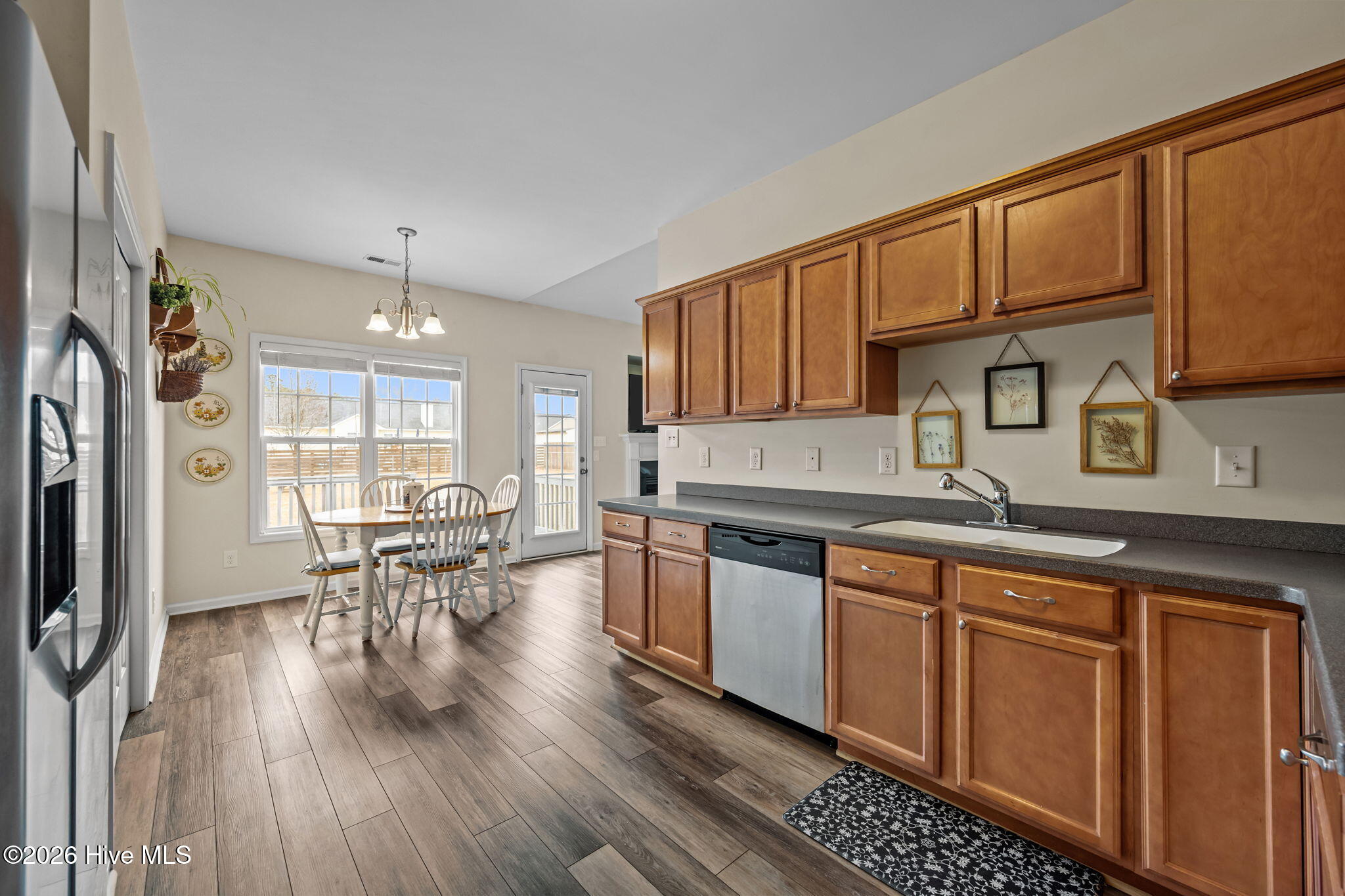 100549780 | Photo 22