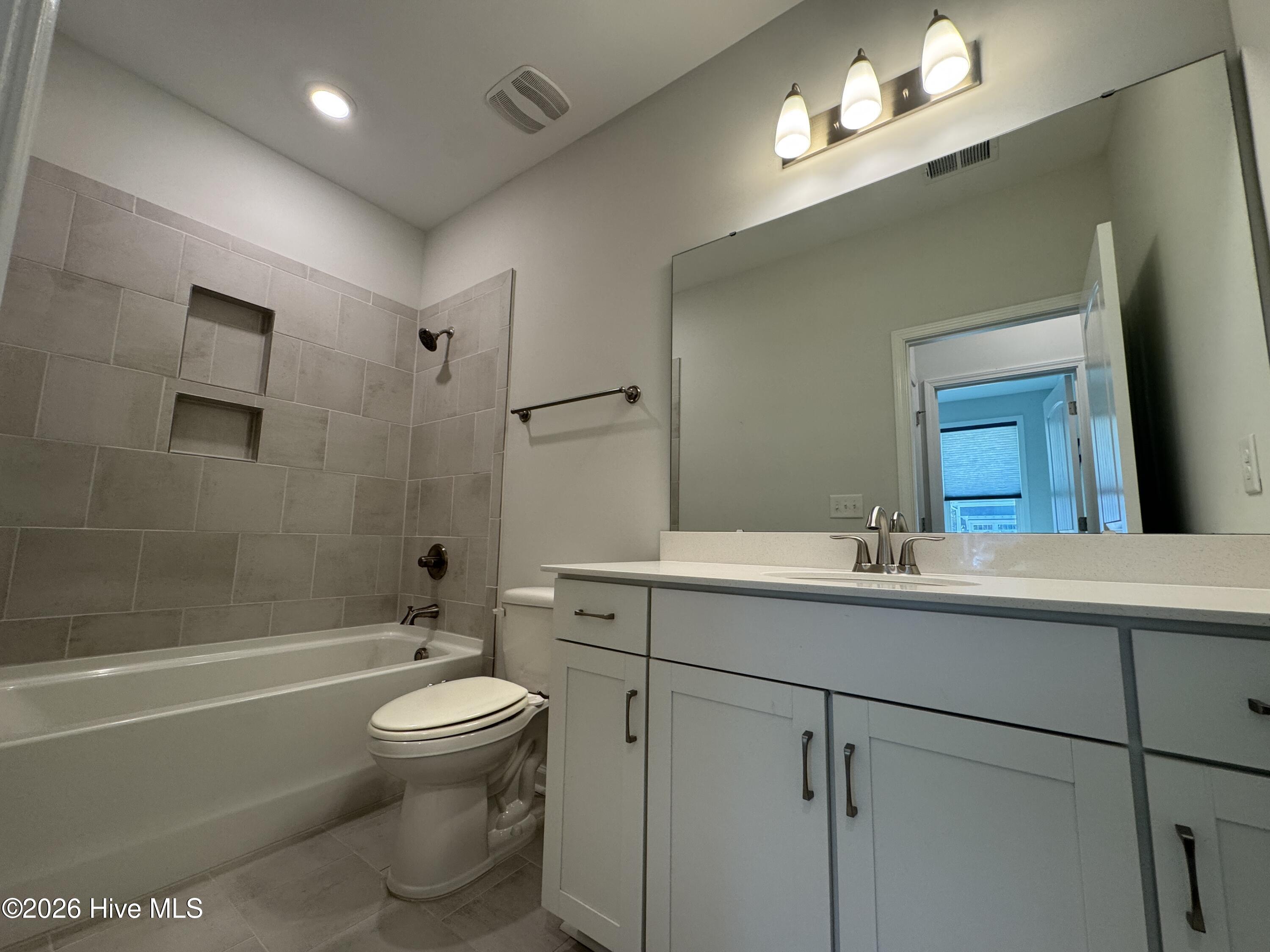 100548748 | Photo 12