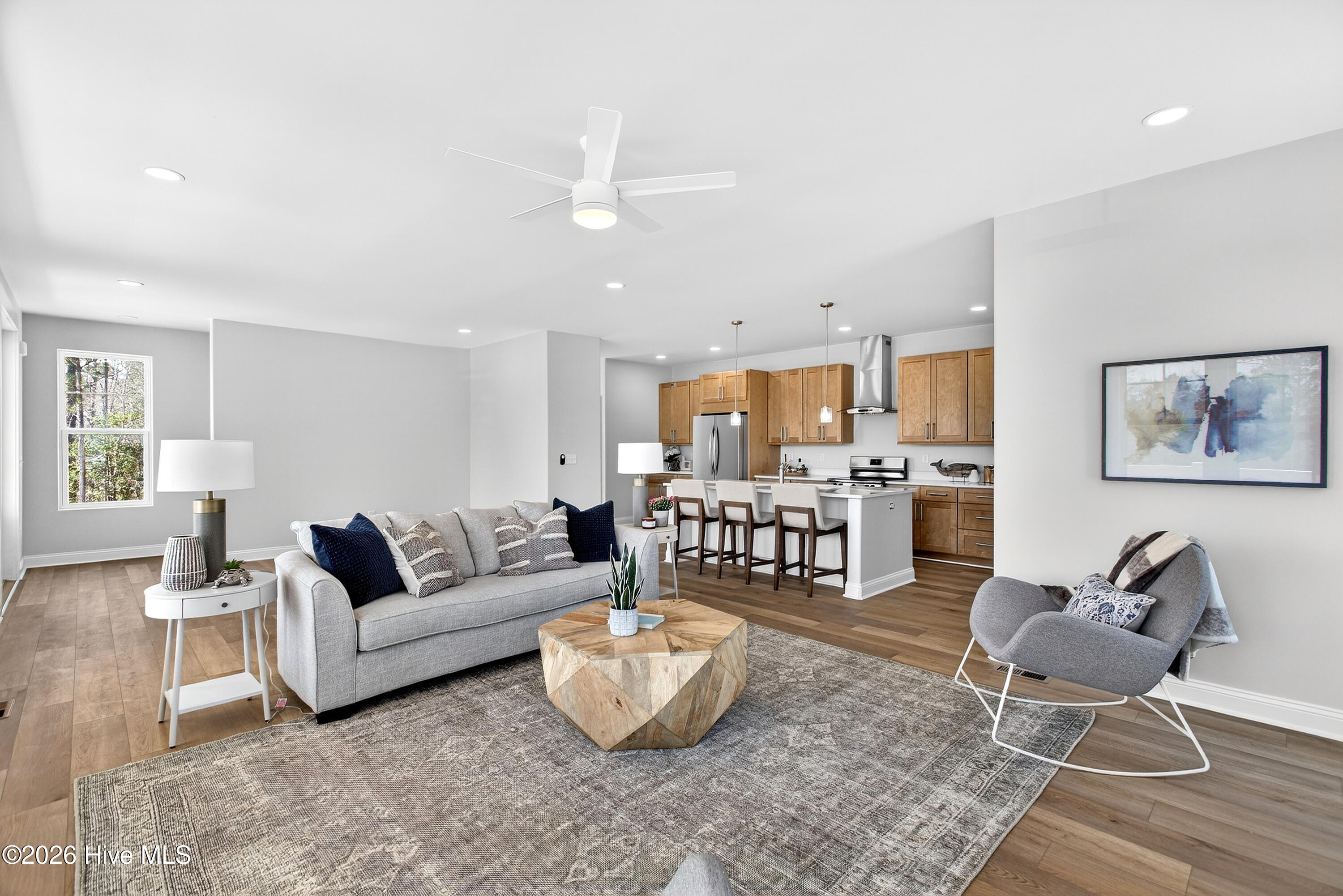 100559687 | Photo 11