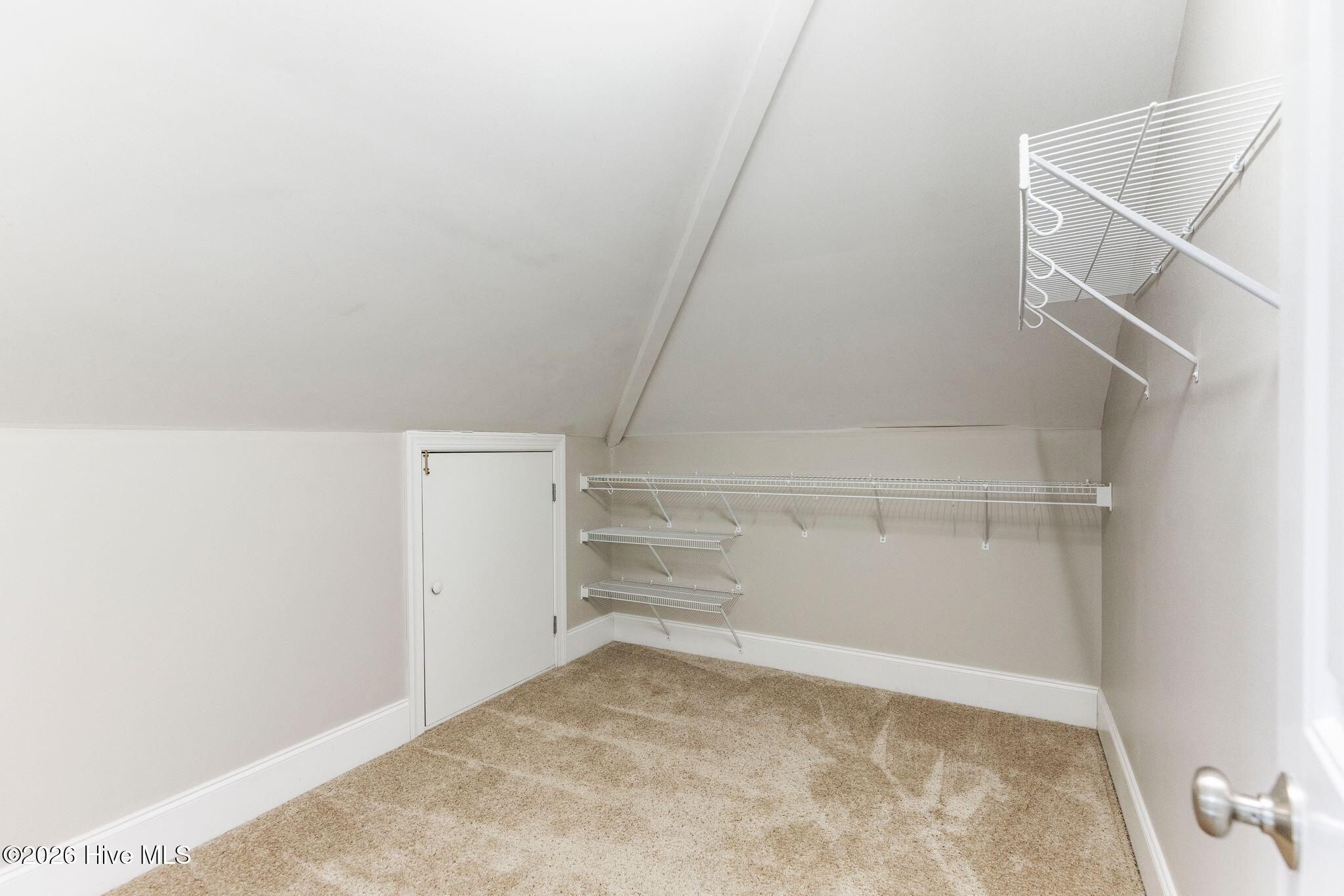 100553307 | Photo 70