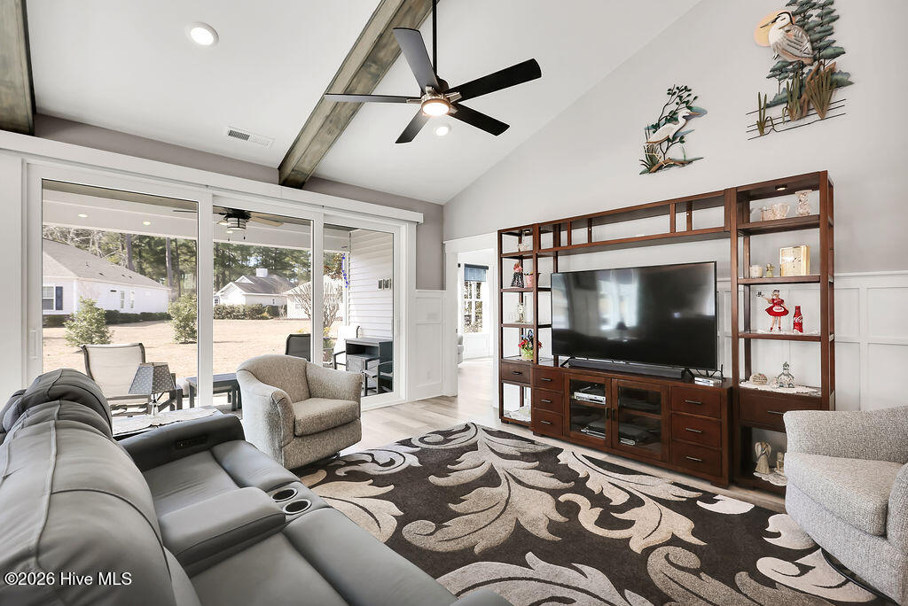 100555392 | Photo 11