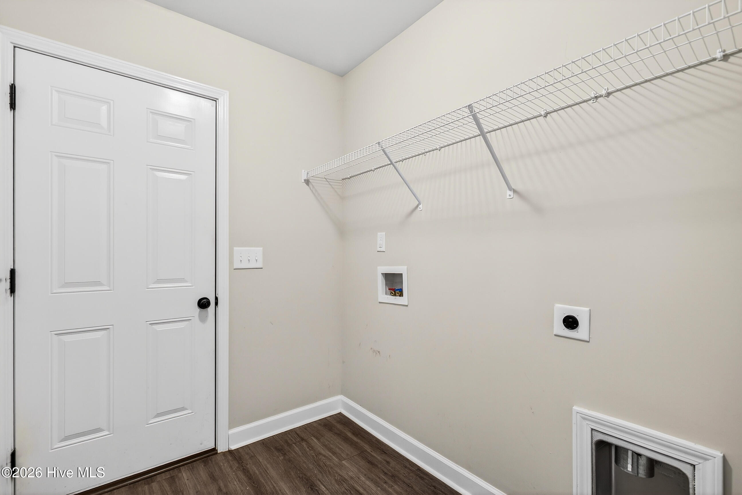 100549361 | Photo 28