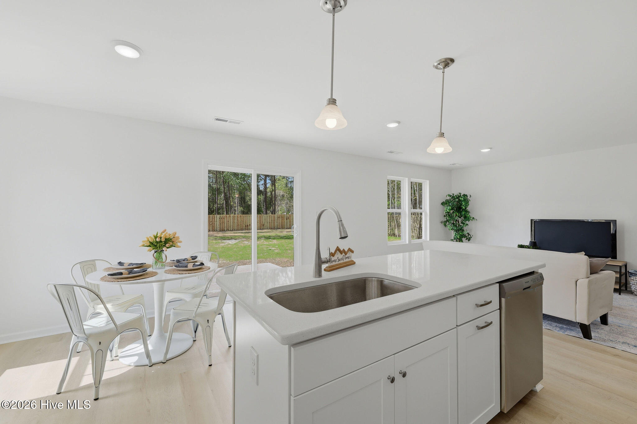 100554240 | Photo 22