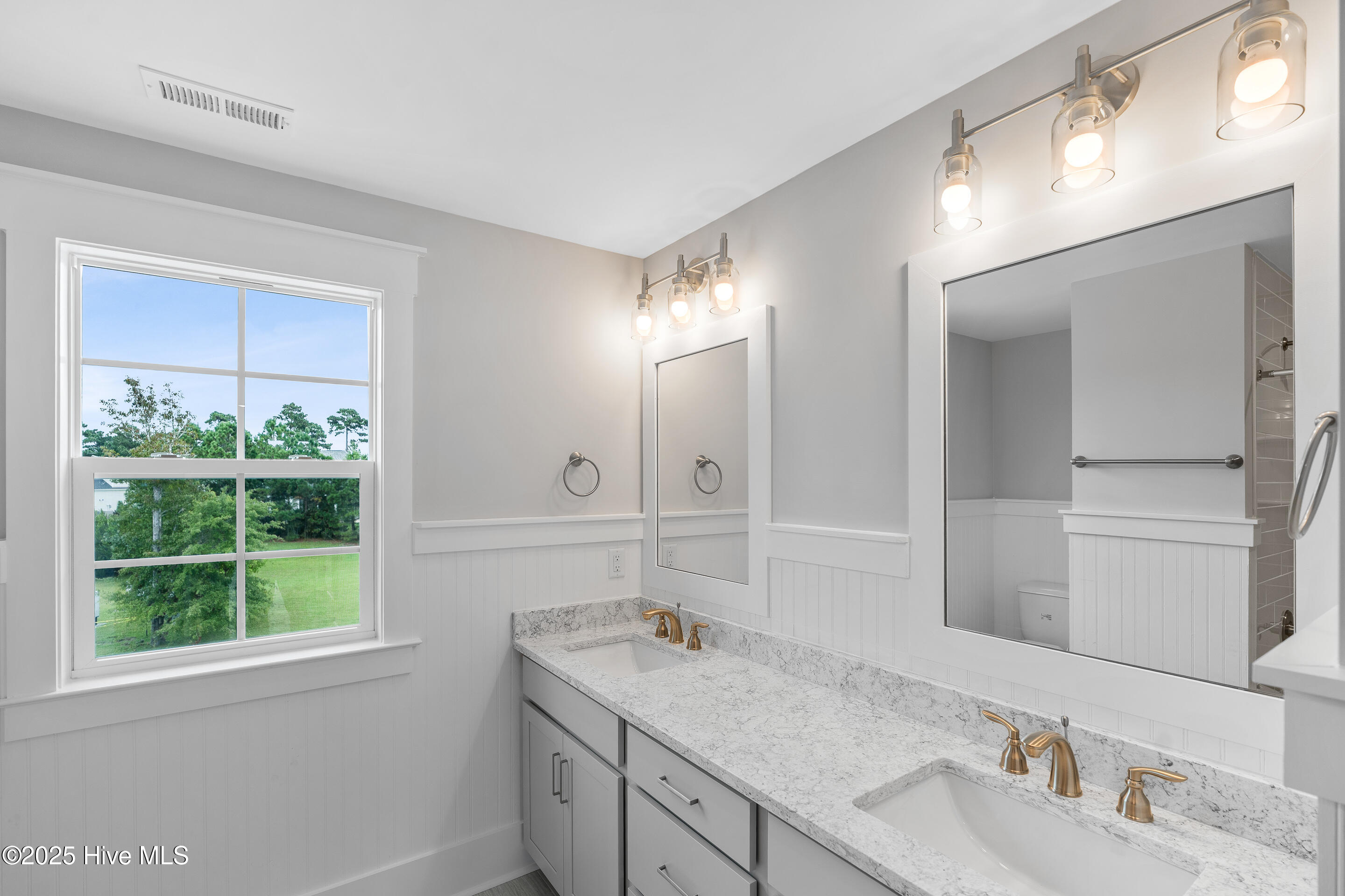 100517421 | Photo 38