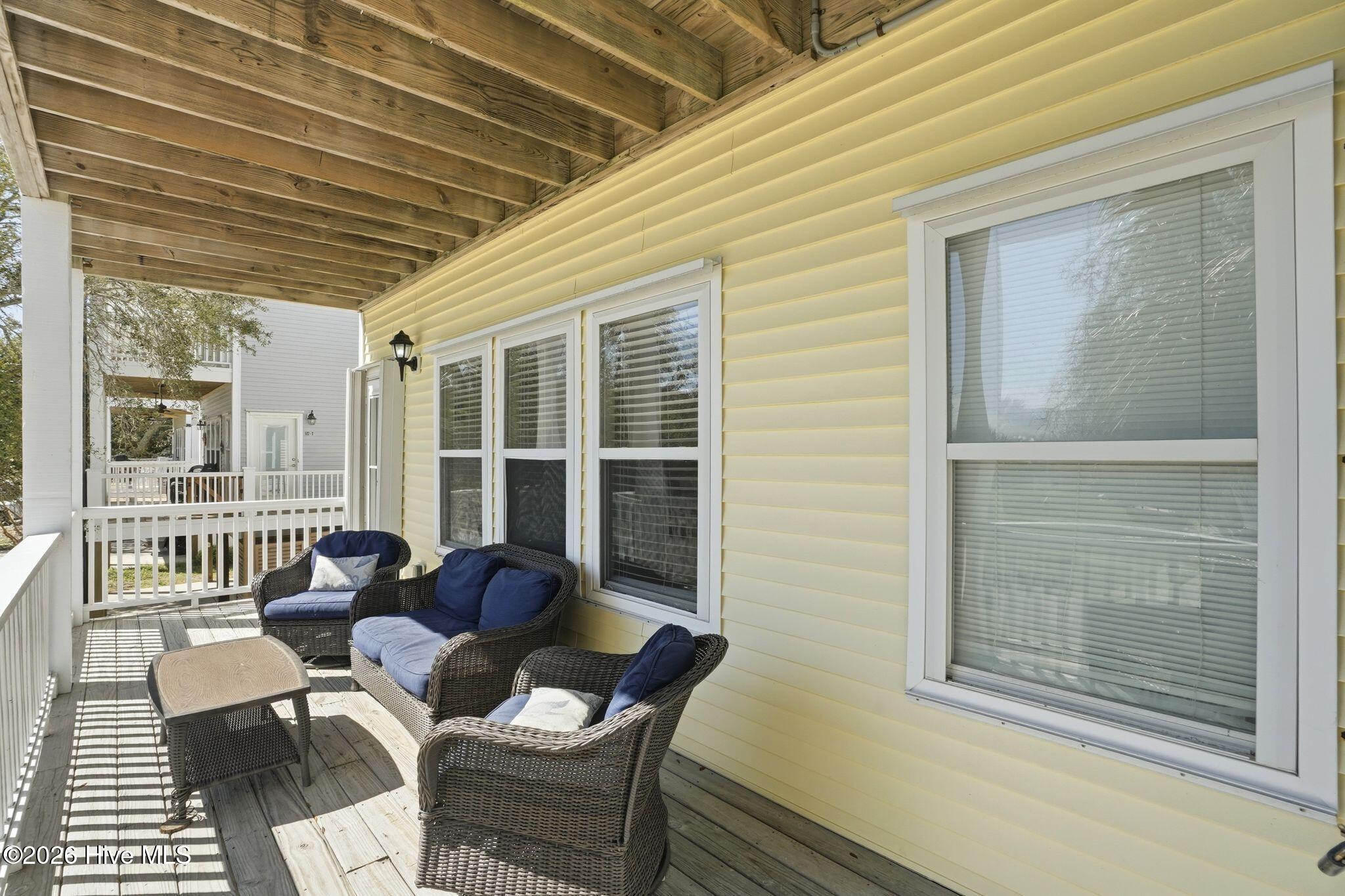 100561242 | Photo 50