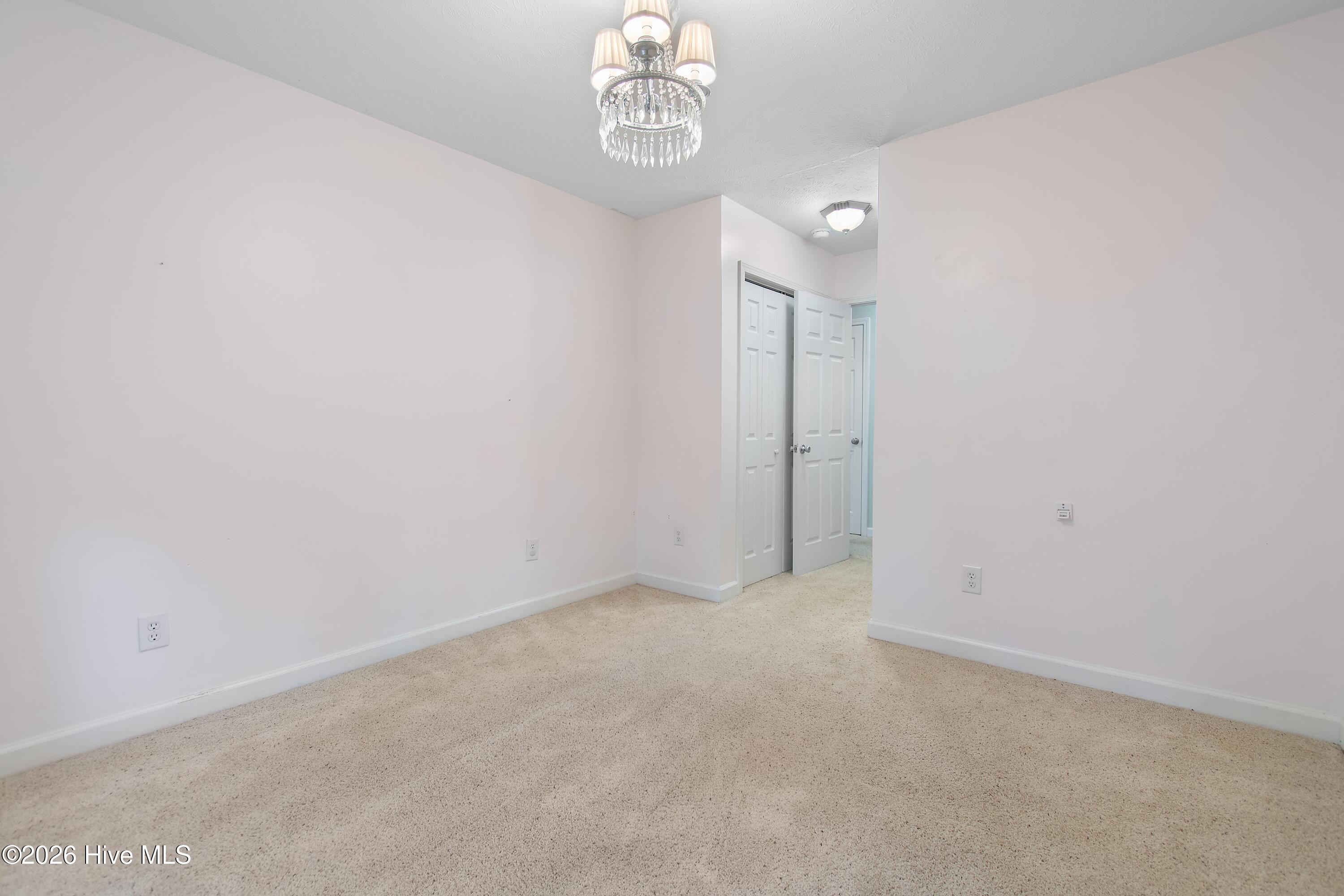 100570075 | Photo 30