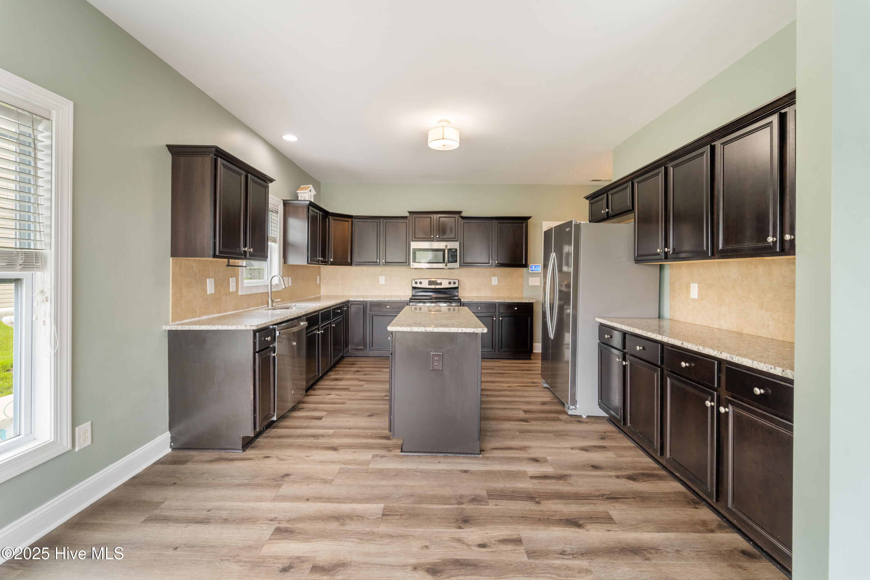 100525842 | Photo 46