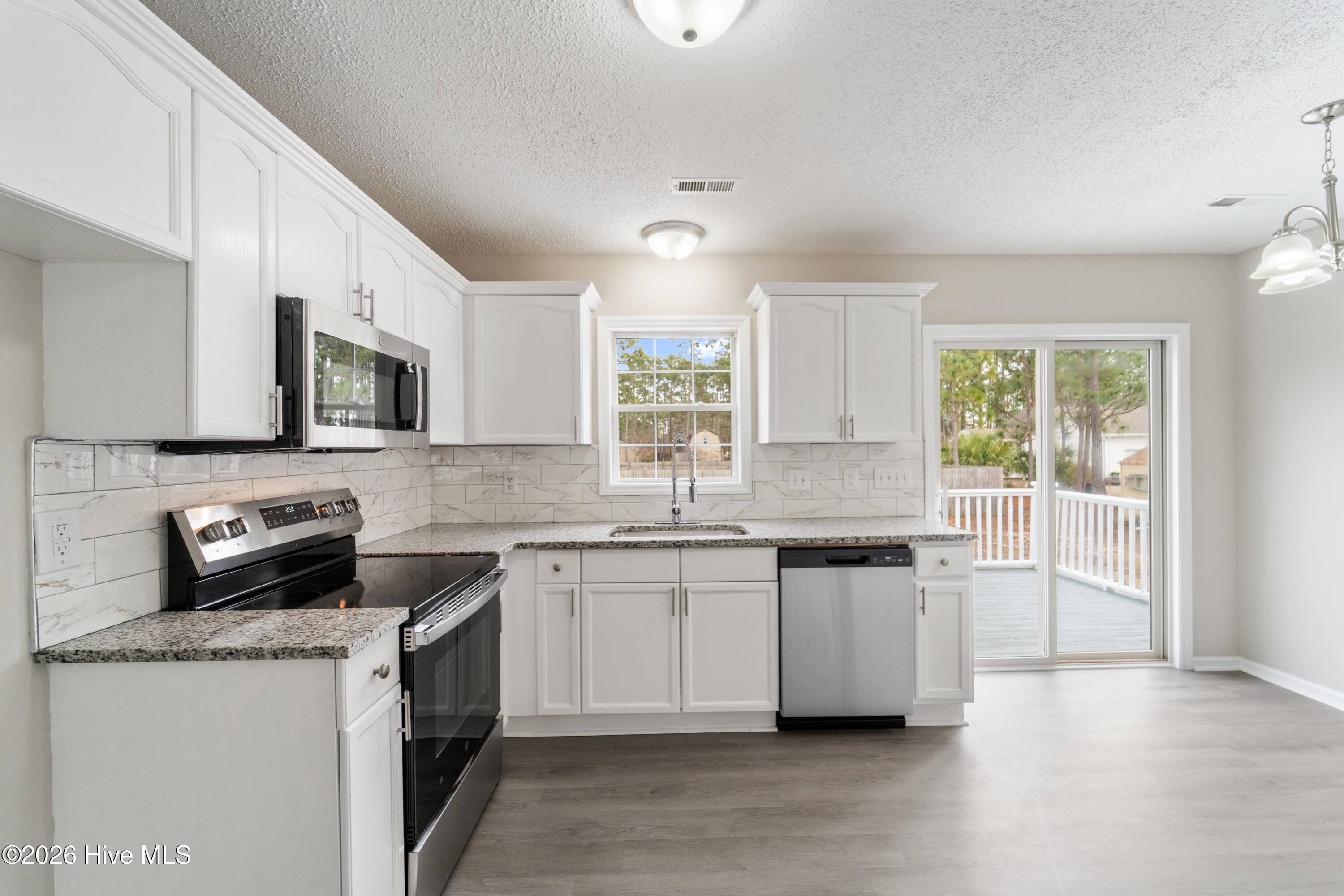 100551599 | Photo 13