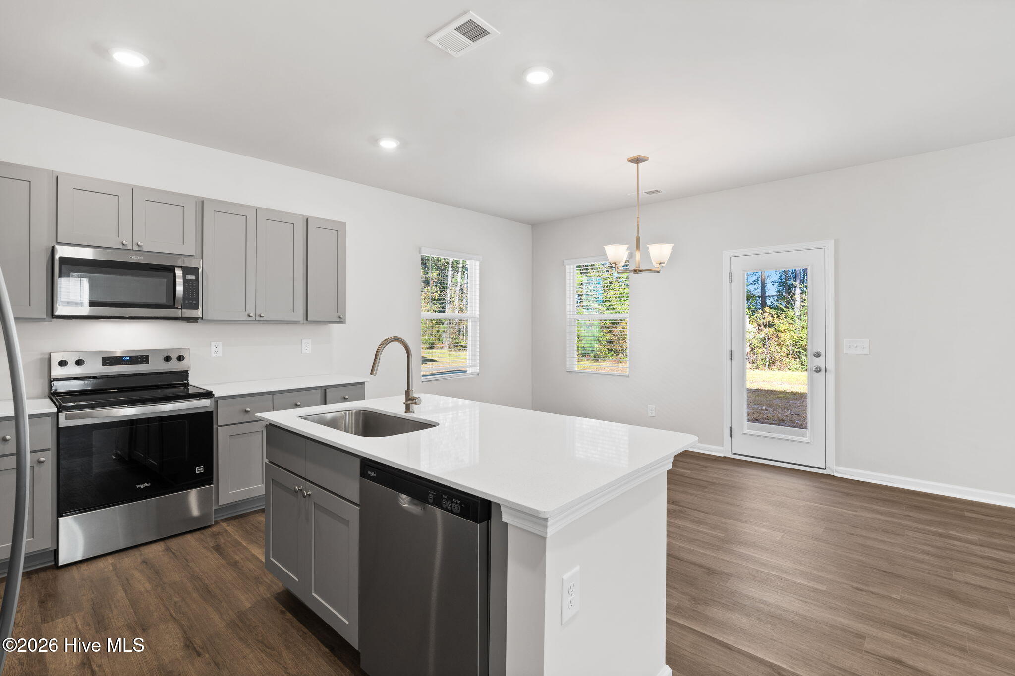 100566498 | Photo 10