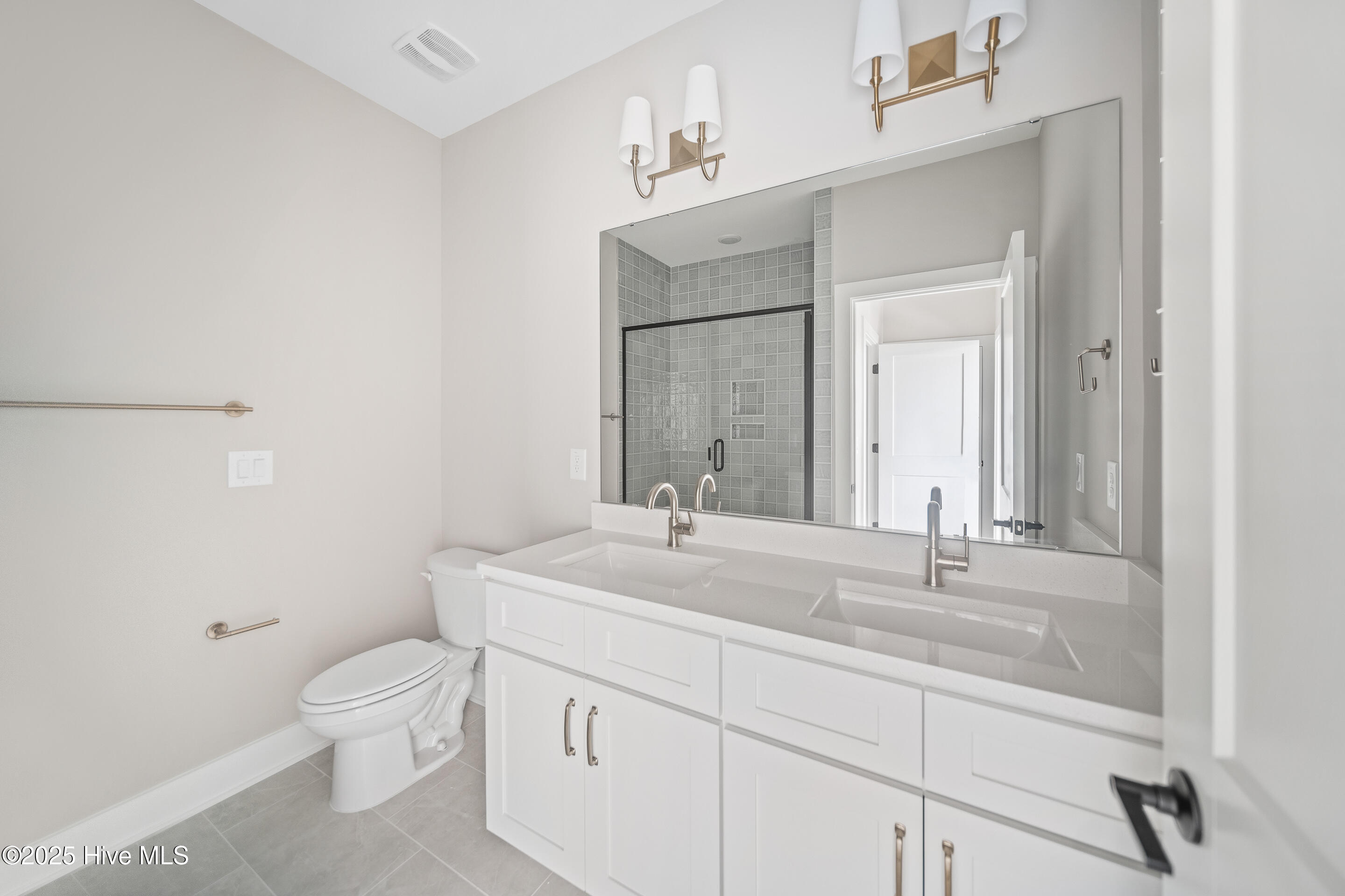 100508387 | Photo 23