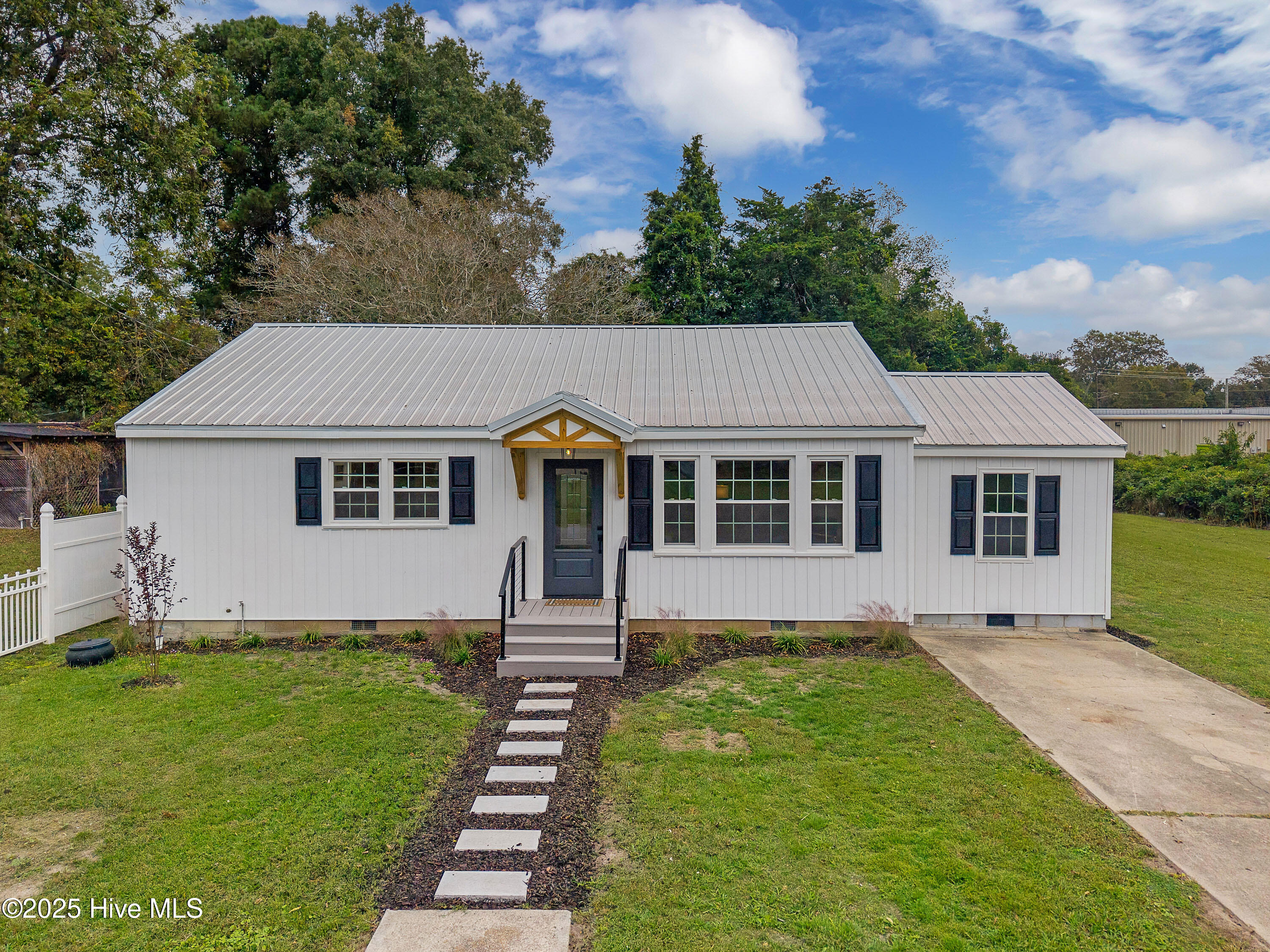 Homes for sale in Vanceboro, NC | 313 First Ave, Vanceboro, NC 28586 | MLS# 100535577