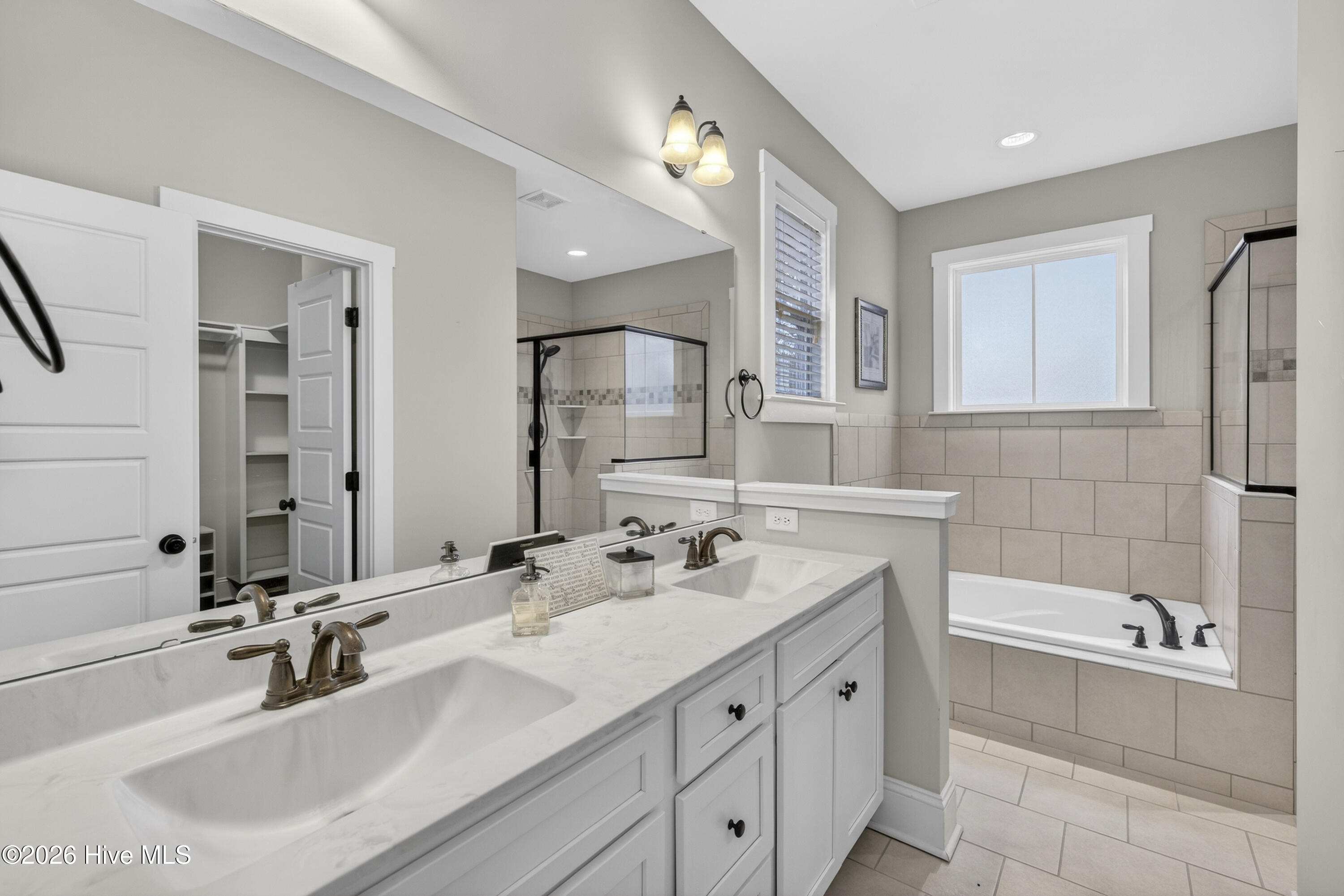 100555672 | Photo 26