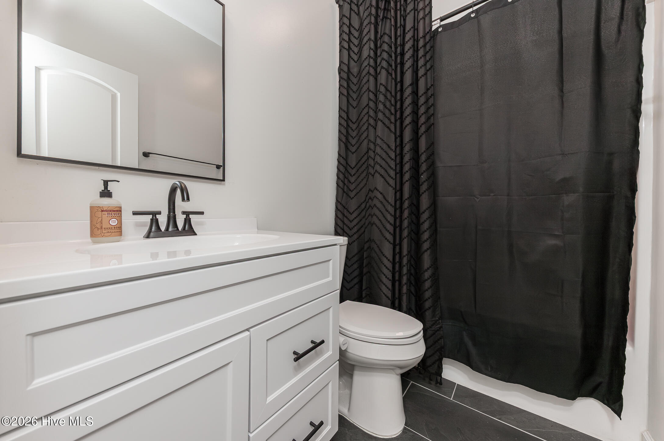 100566582 | Photo 33