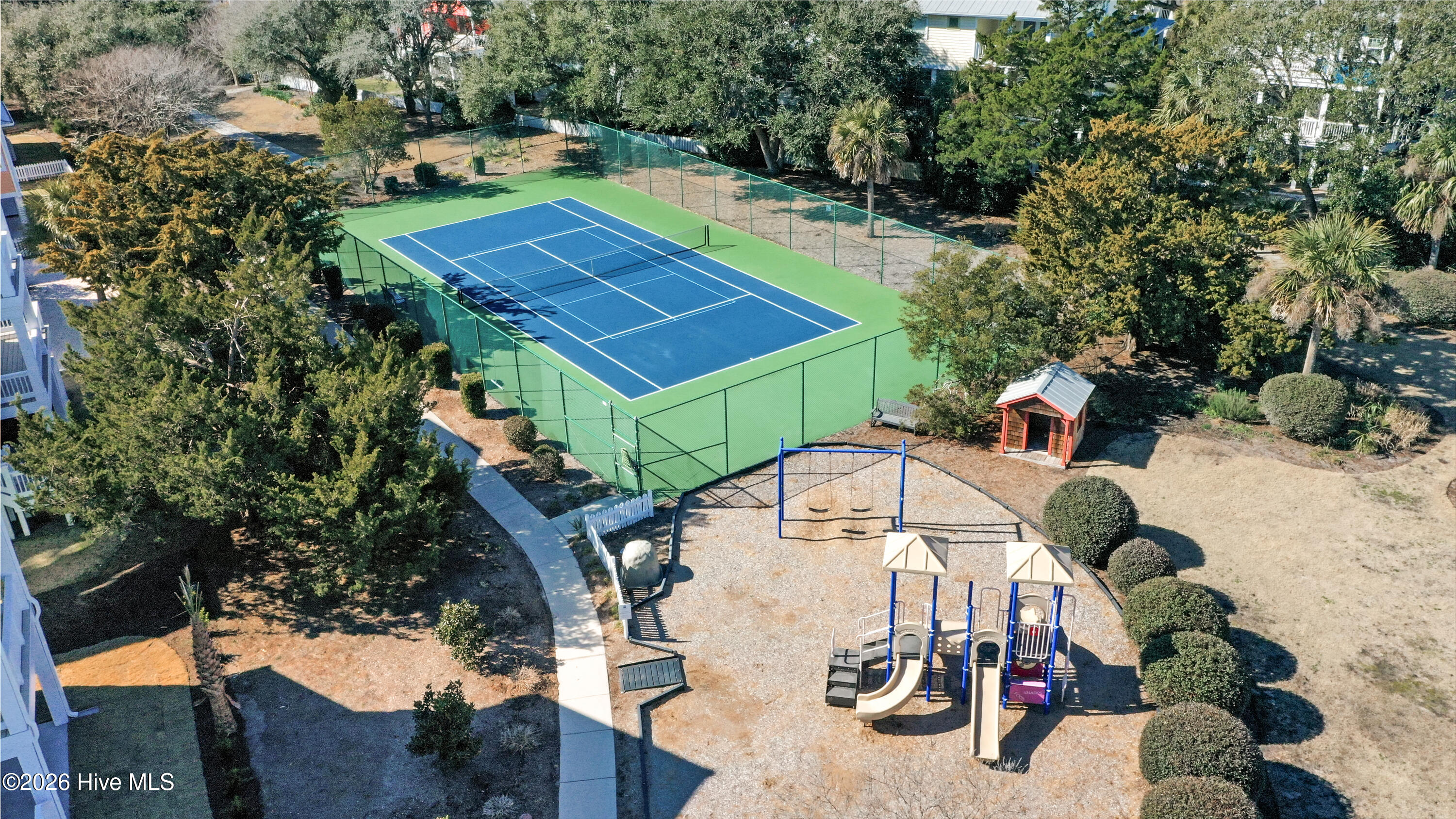 100558713 | Photo 17