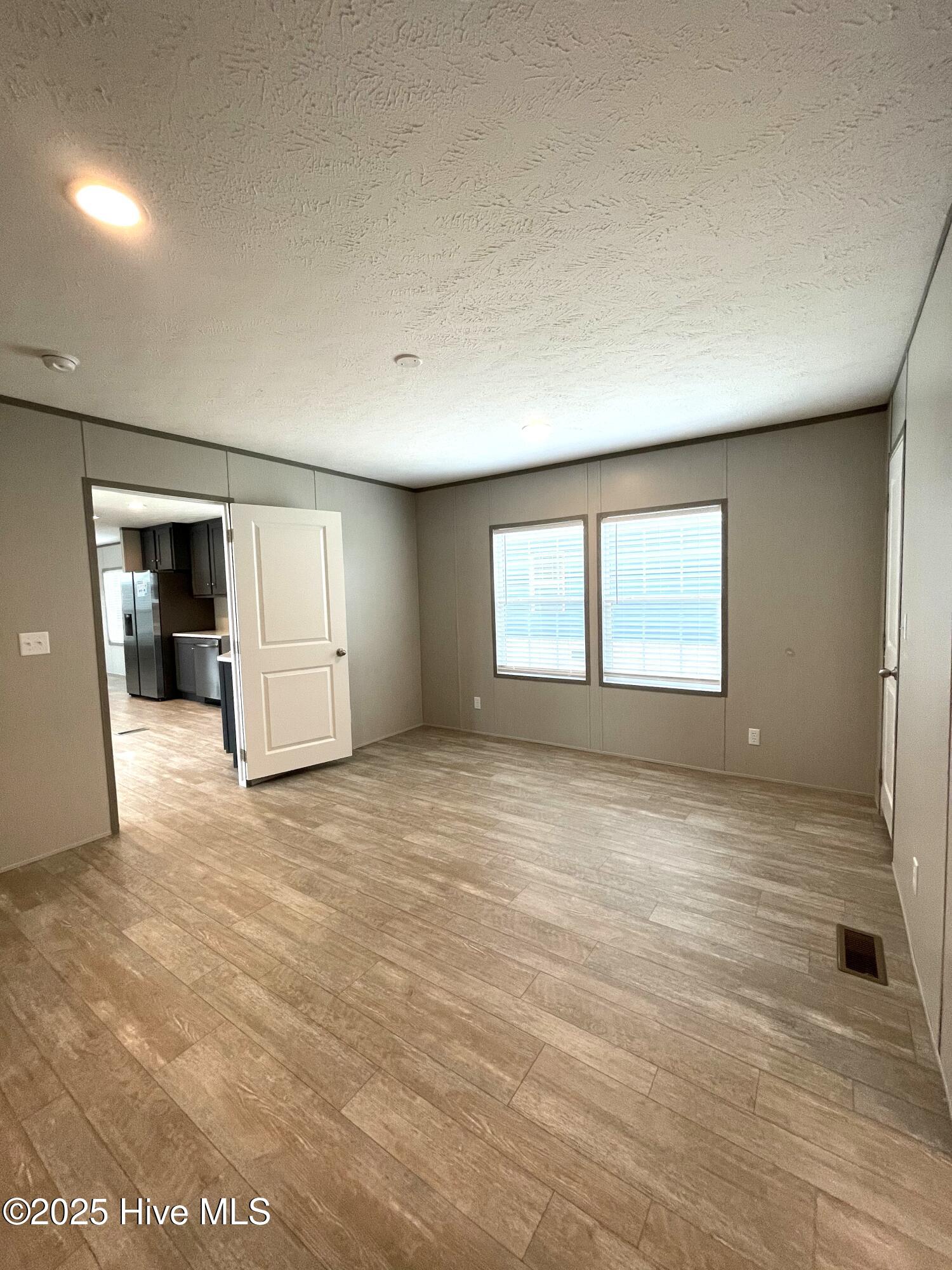 100507283 | Photo 13