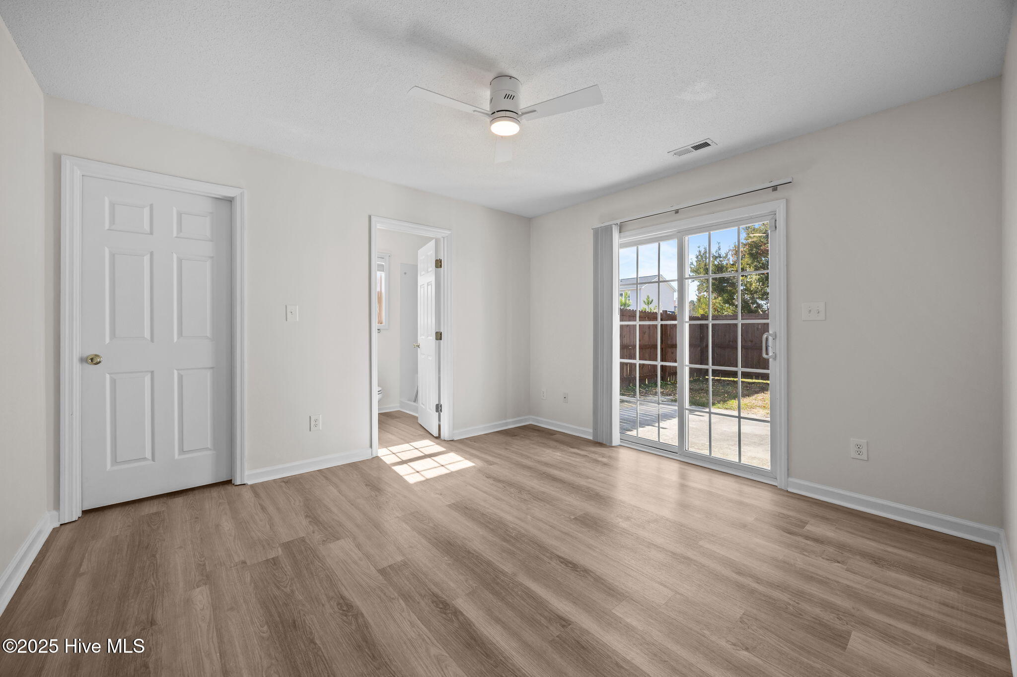 100541602 | Photo 19