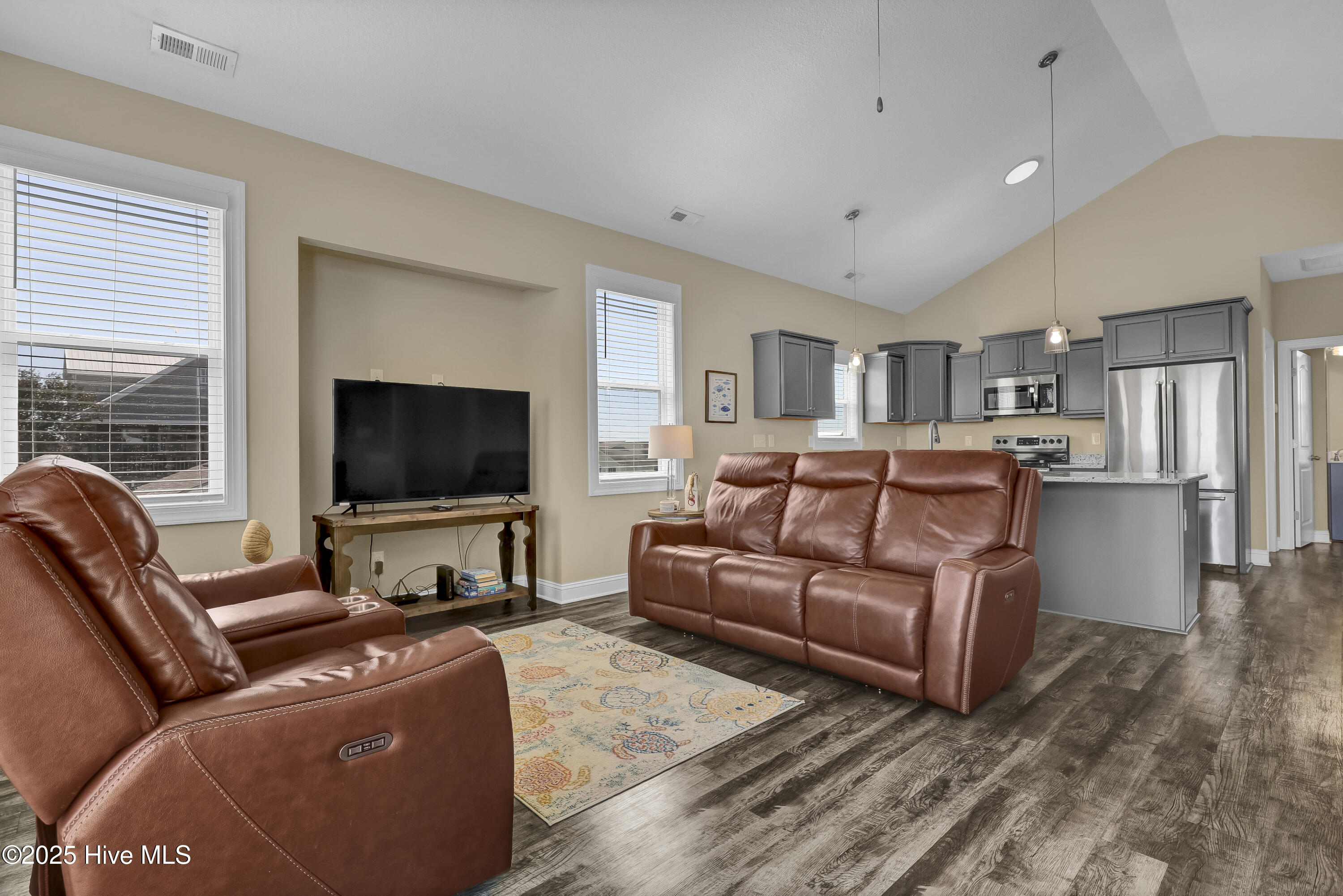 100523798 | Photo 14