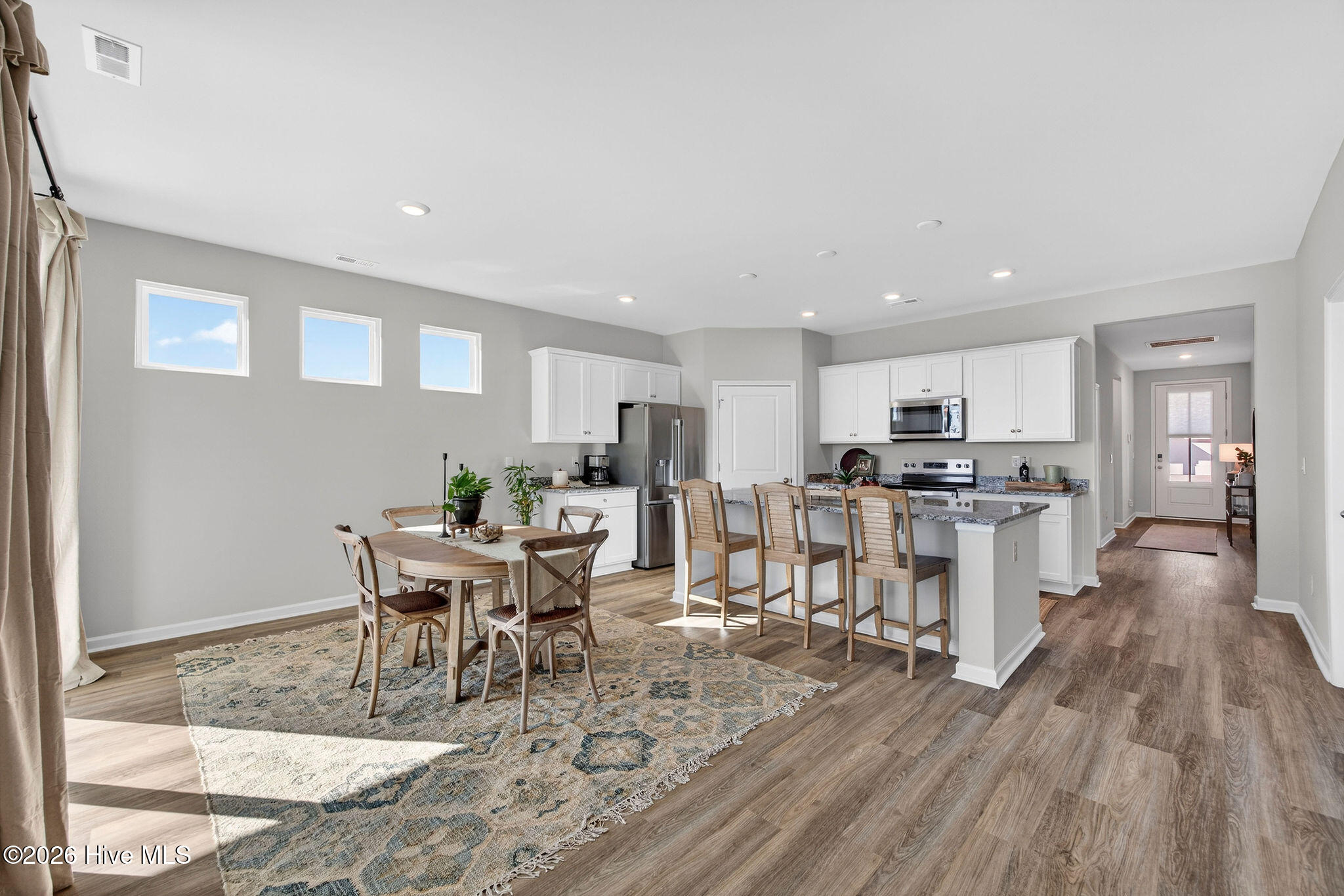 100549291 | Photo 12