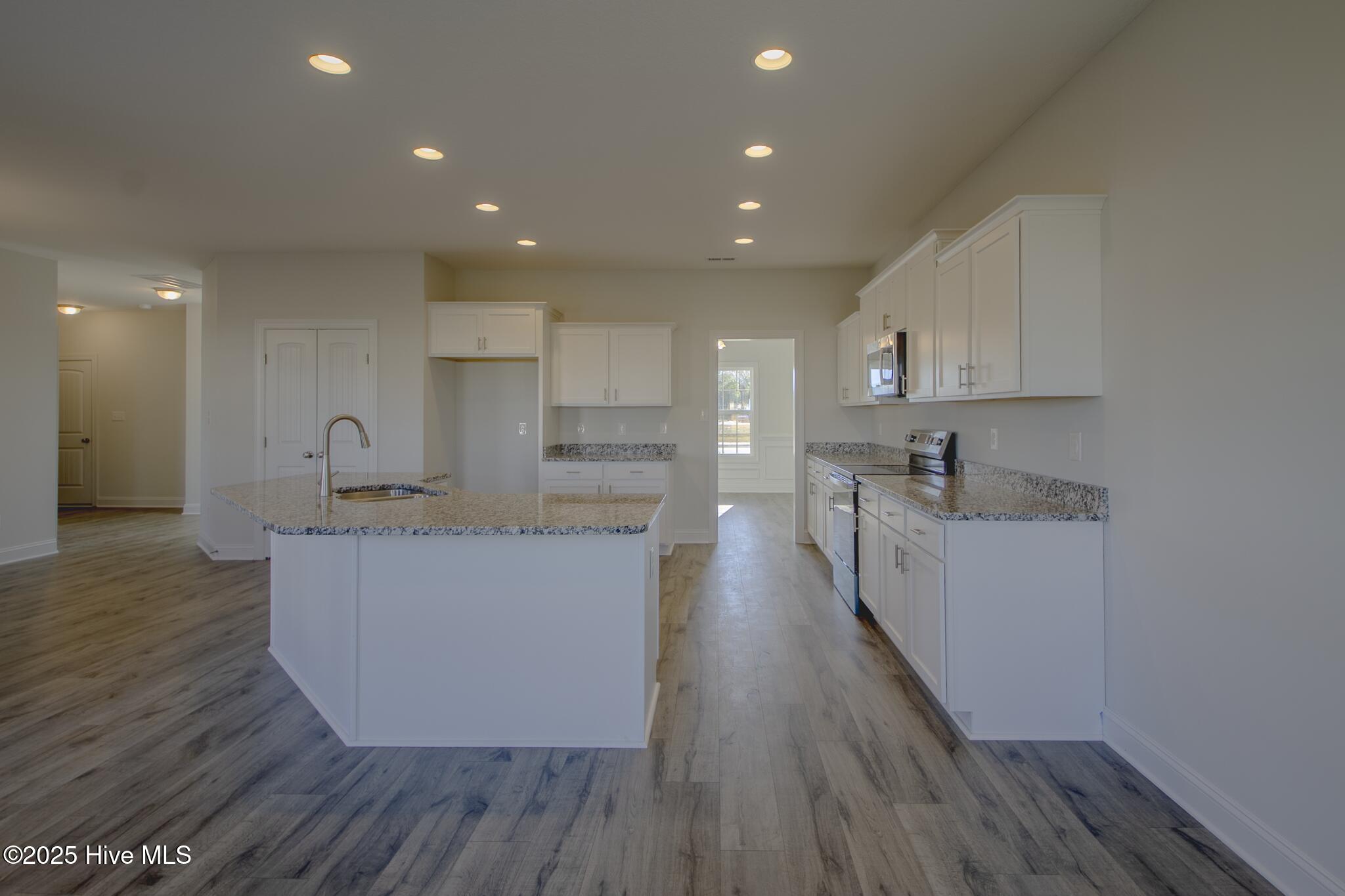 100497417 | Photo 10