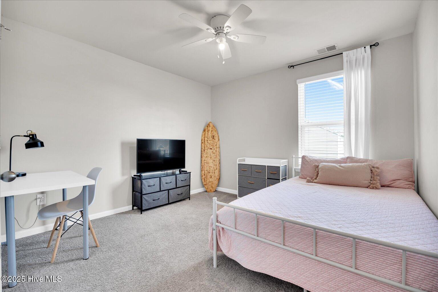 100518788 | Photo 25