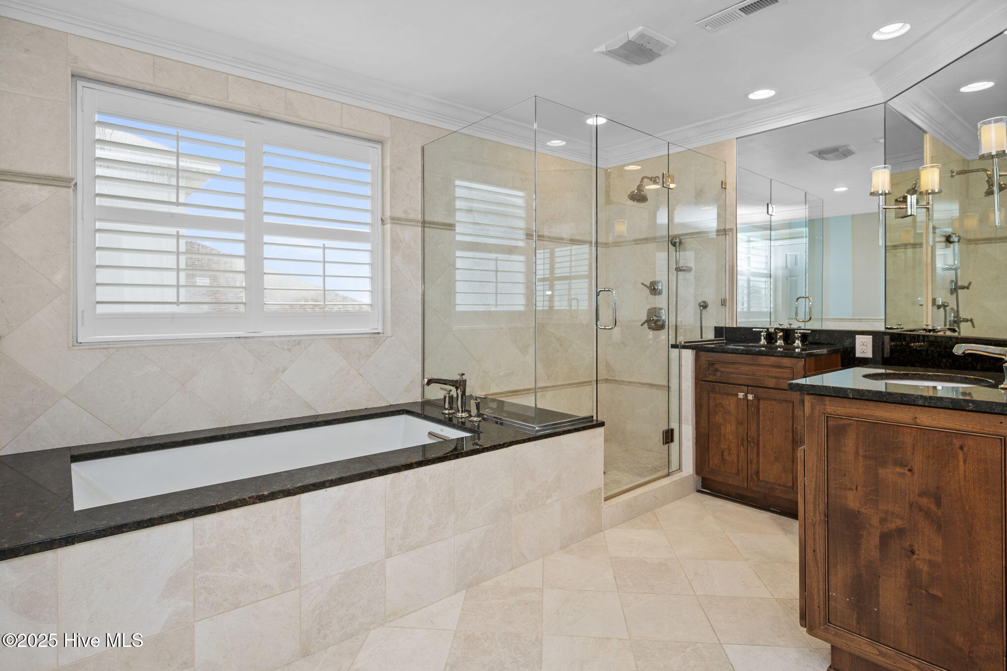 100544331 | Photo 52