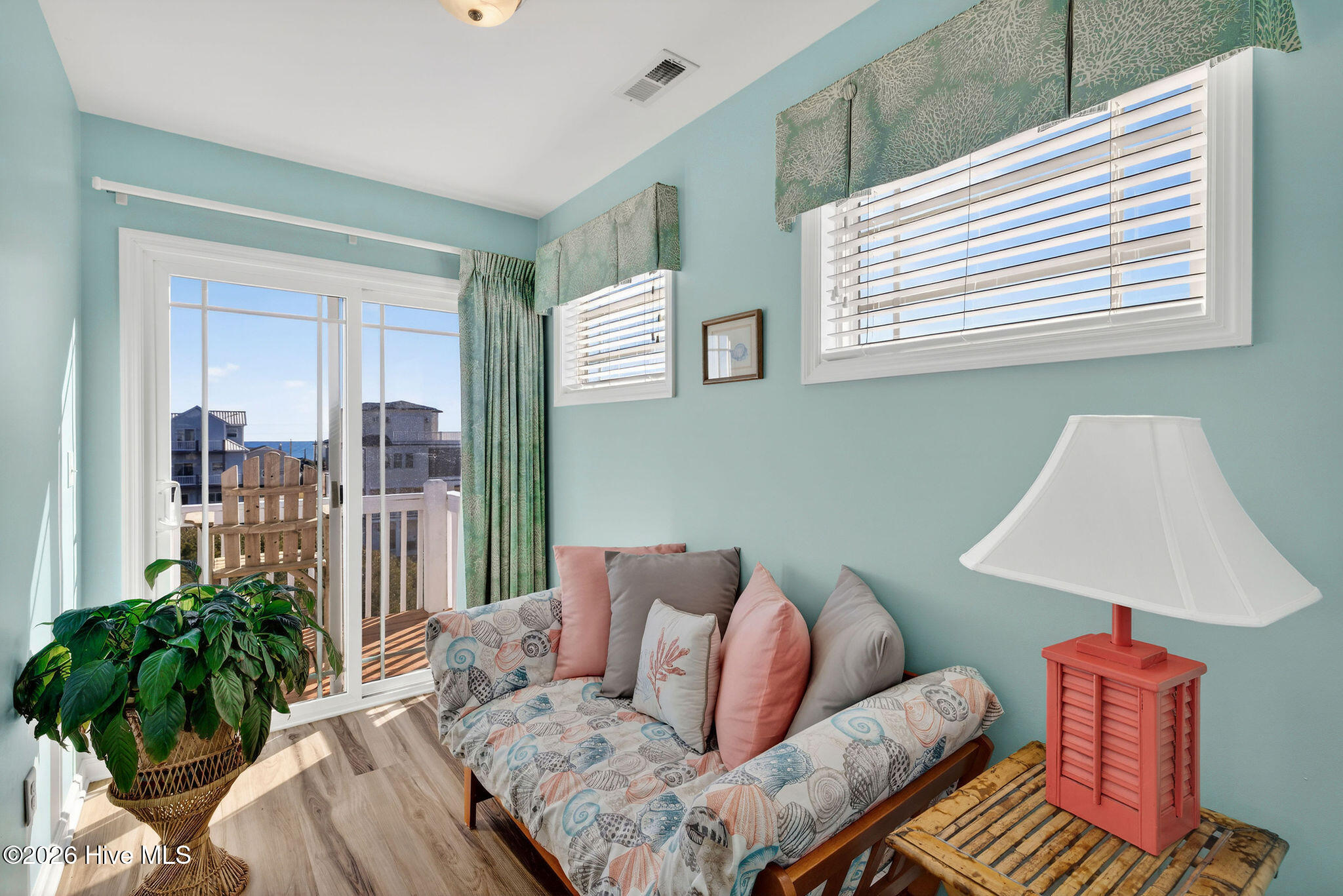 100549584 | Photo 31