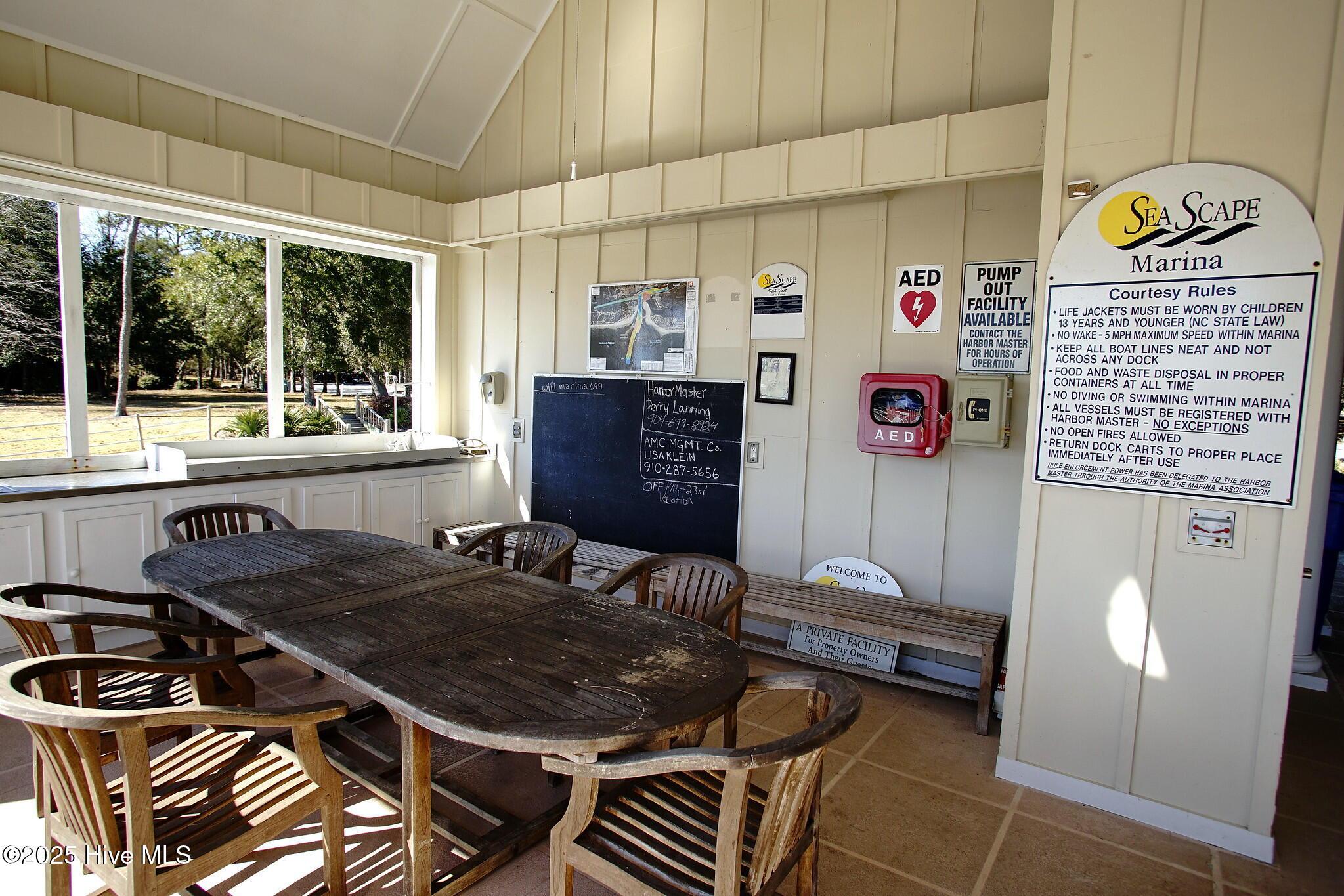 100488019 | Photo 23