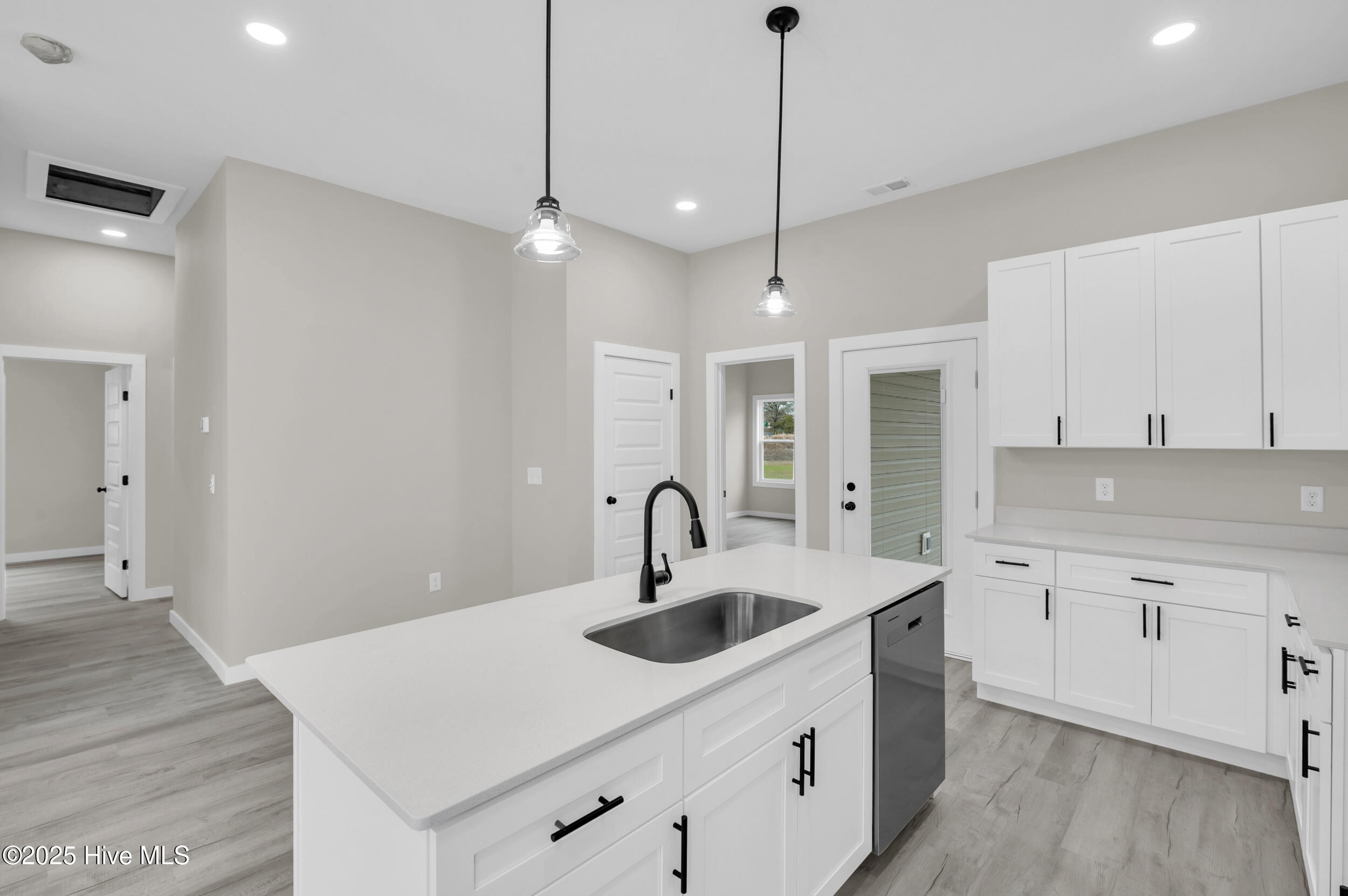 100544598 | Photo 13