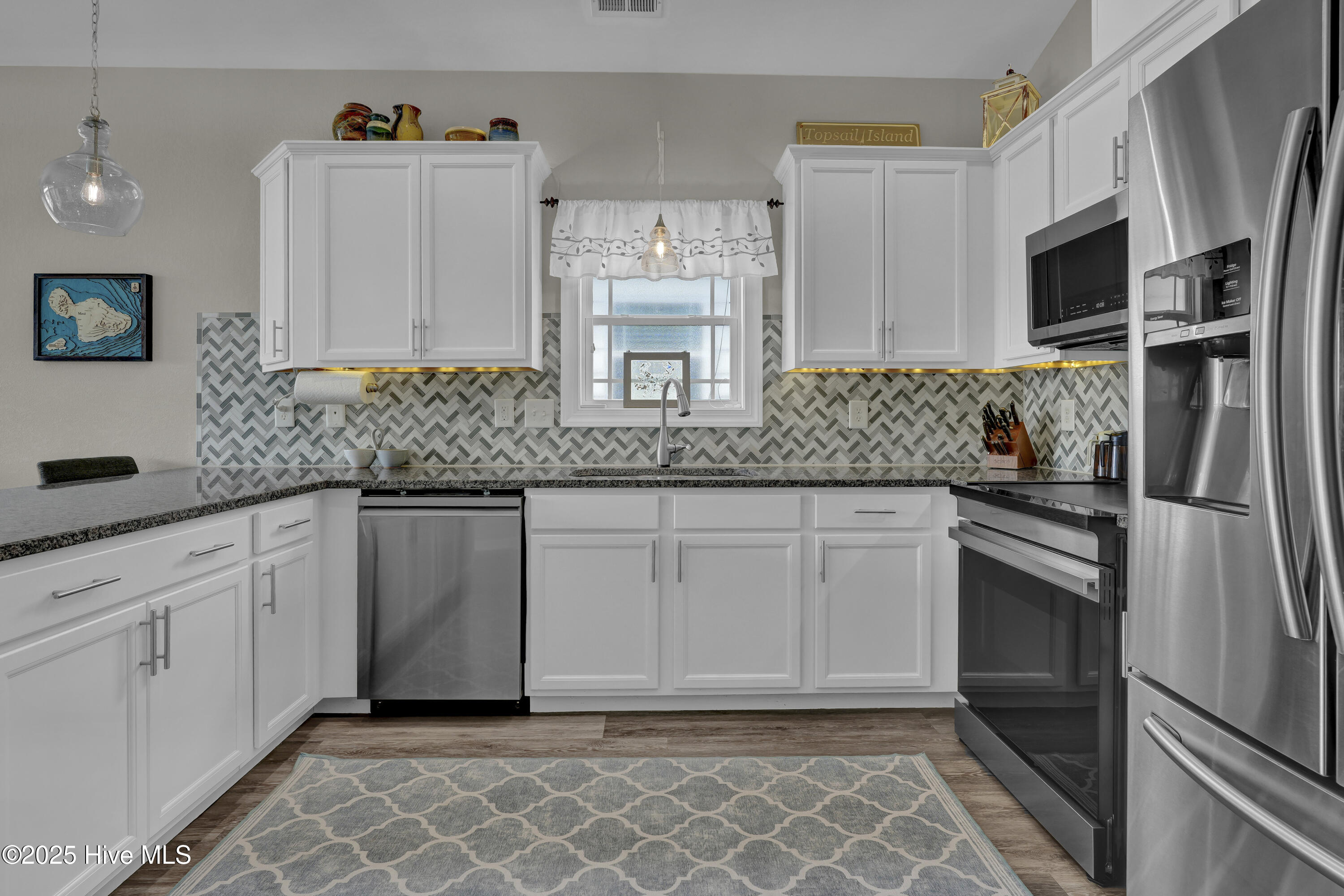 100532685 | Photo 27