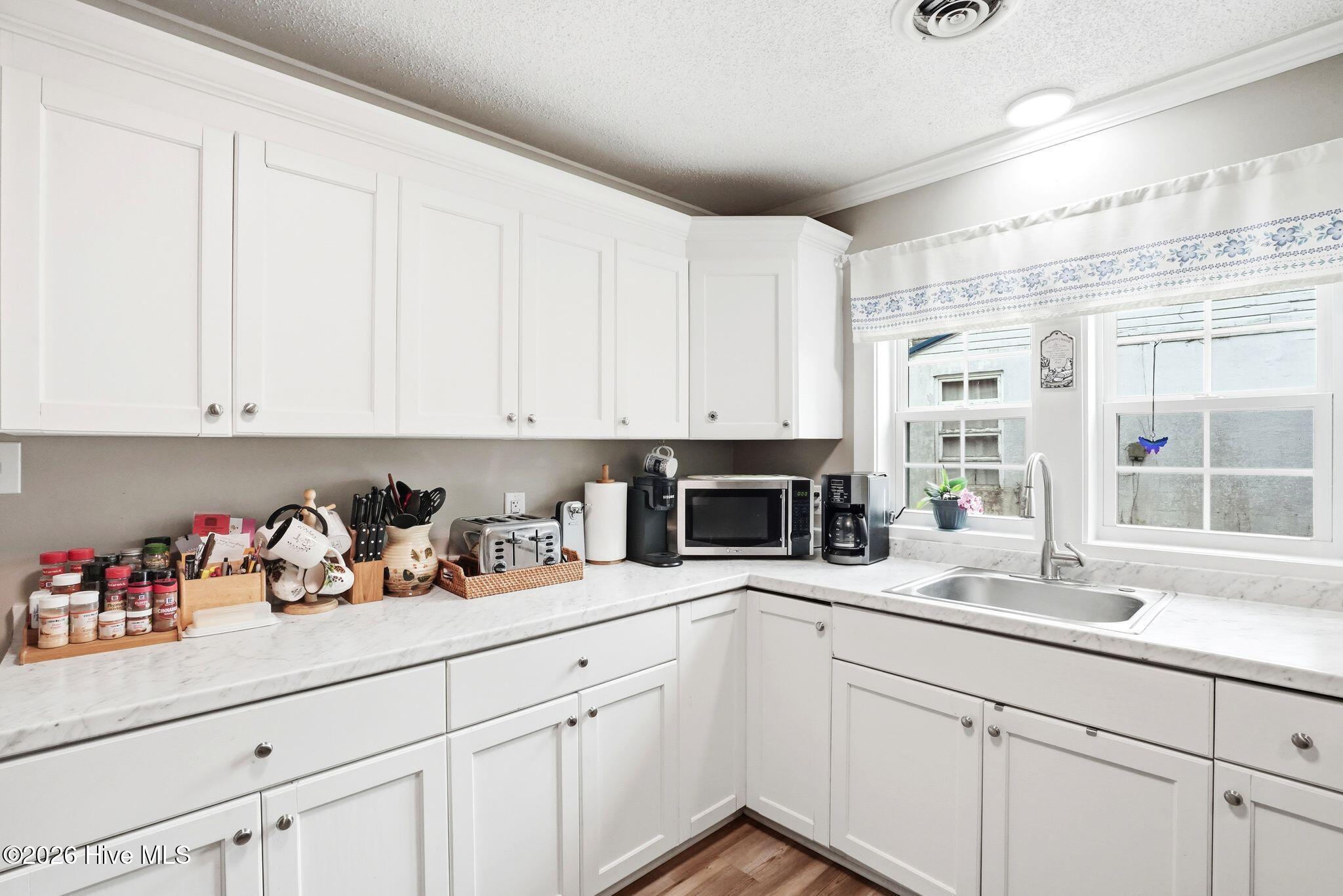 100565882 | Photo 19