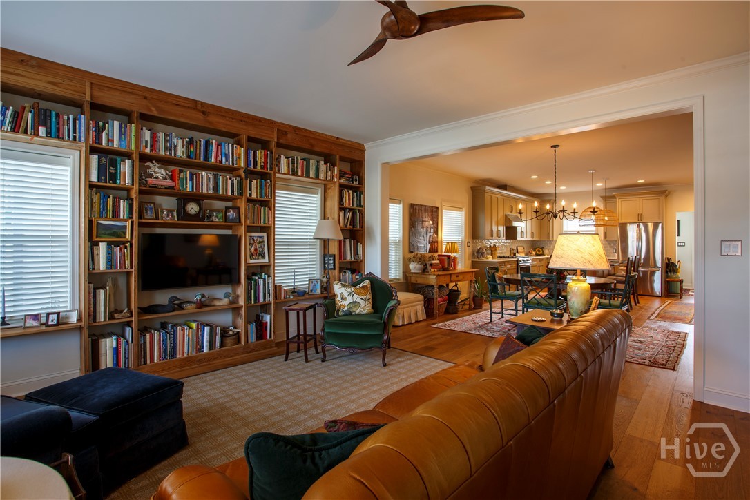 919 E Waldburg Street, Savannah, GA 31401 Listing Photo  4