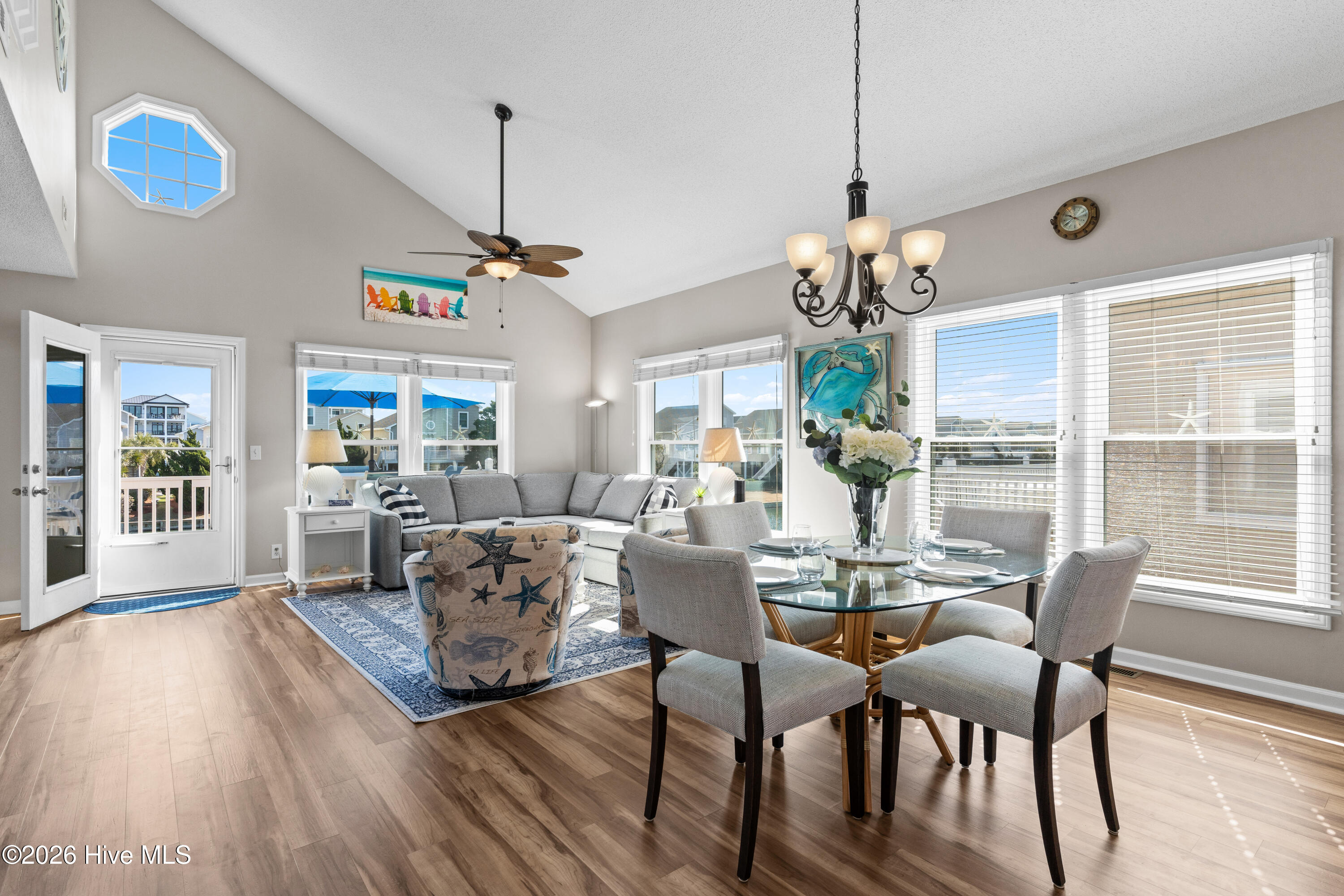 100560754 | Photo 18