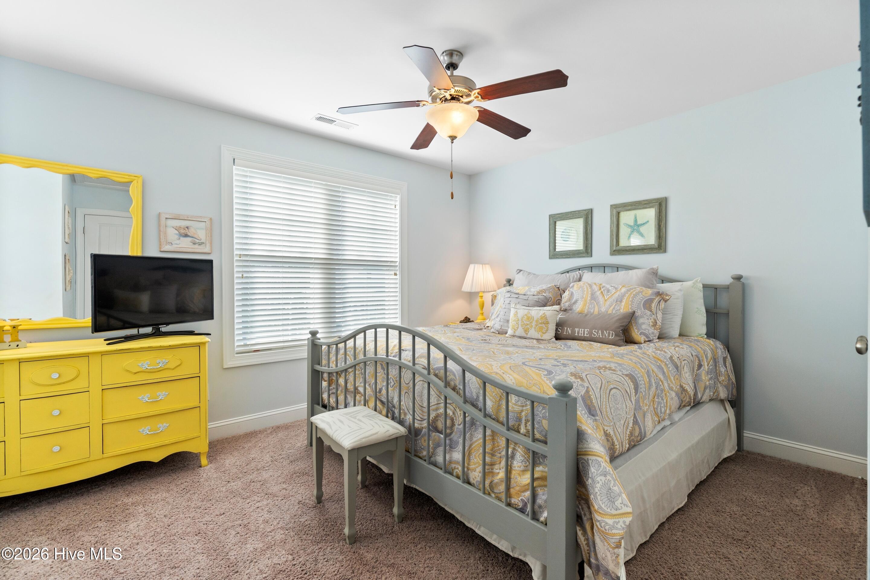 100549169 | Photo 25