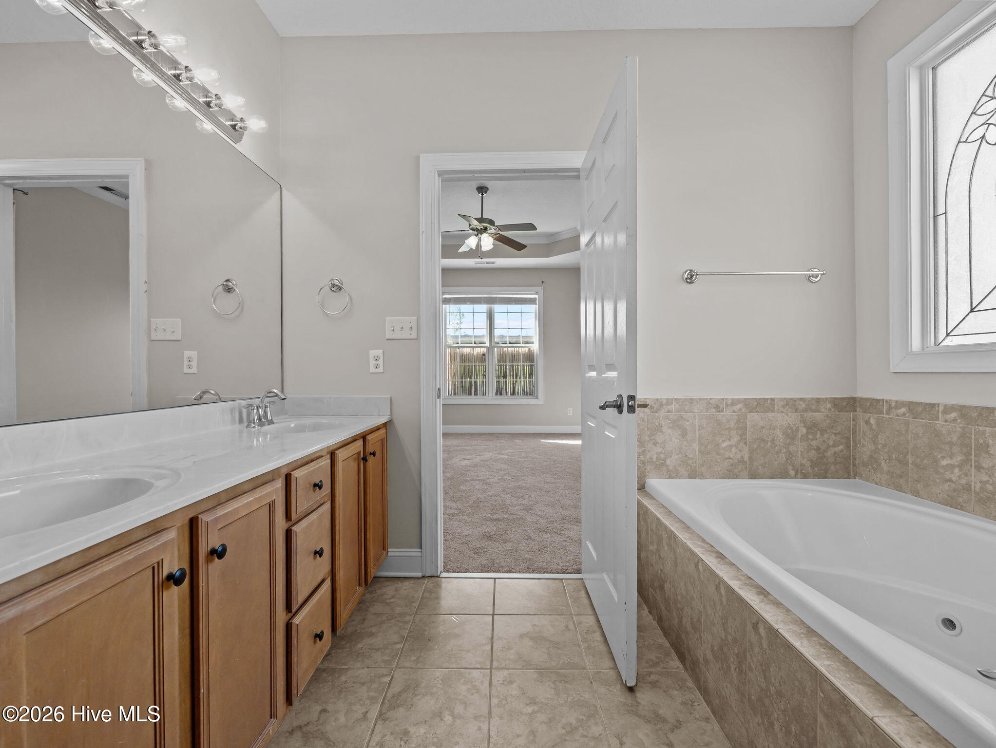 100568078 | Photo 12