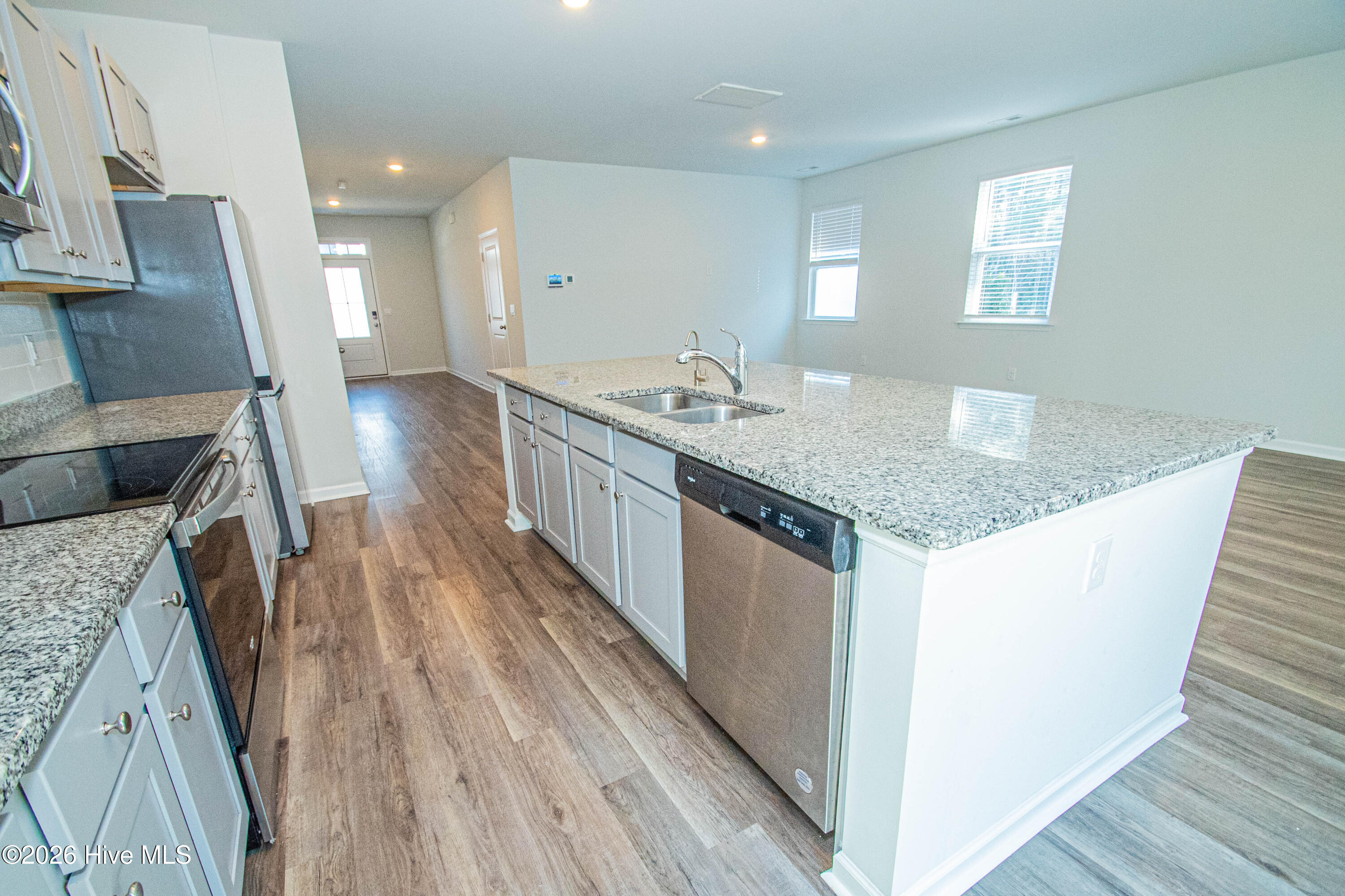 100553957 | Photo 21