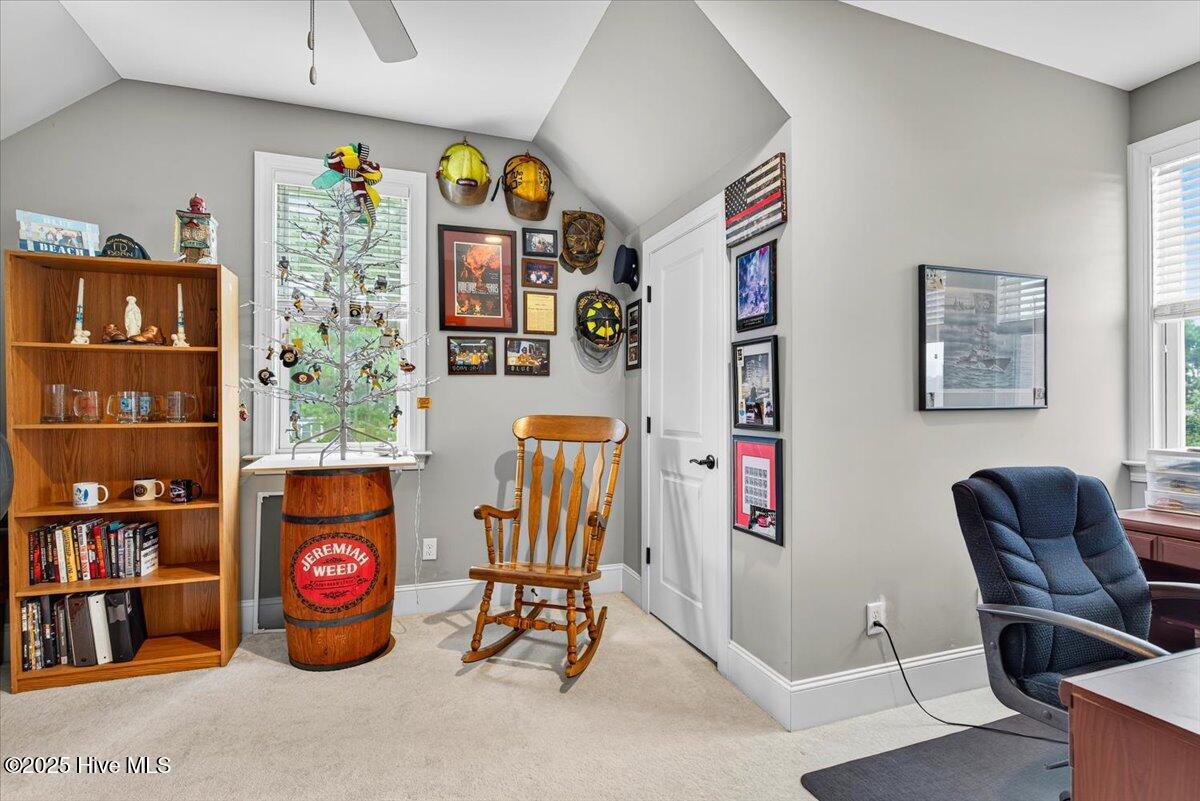 100525399 | Photo 26