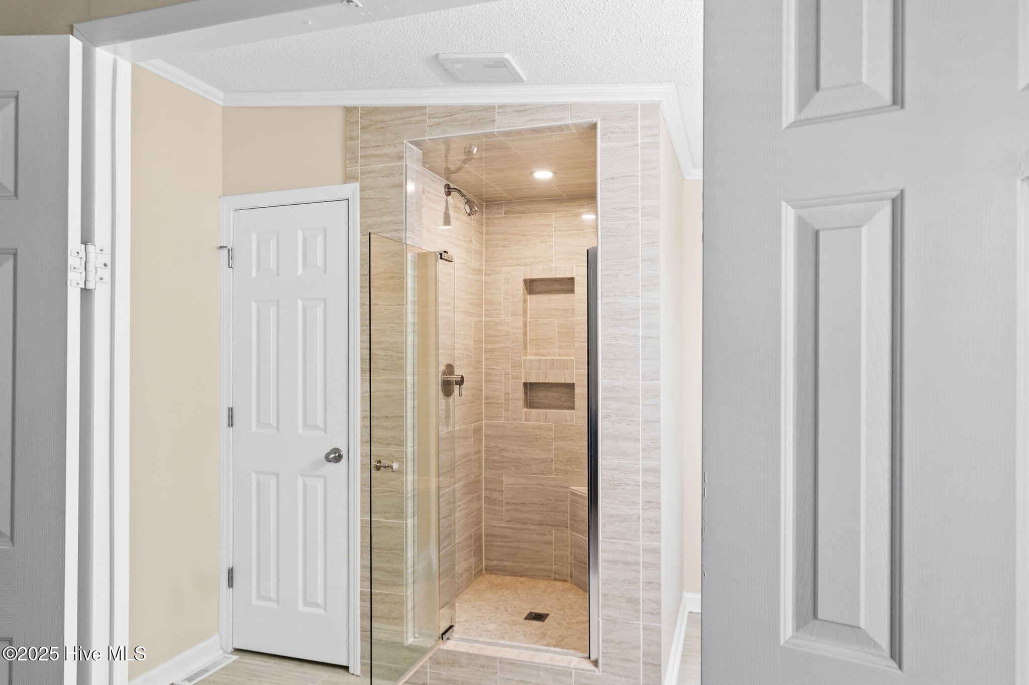 100515279 | Photo 29