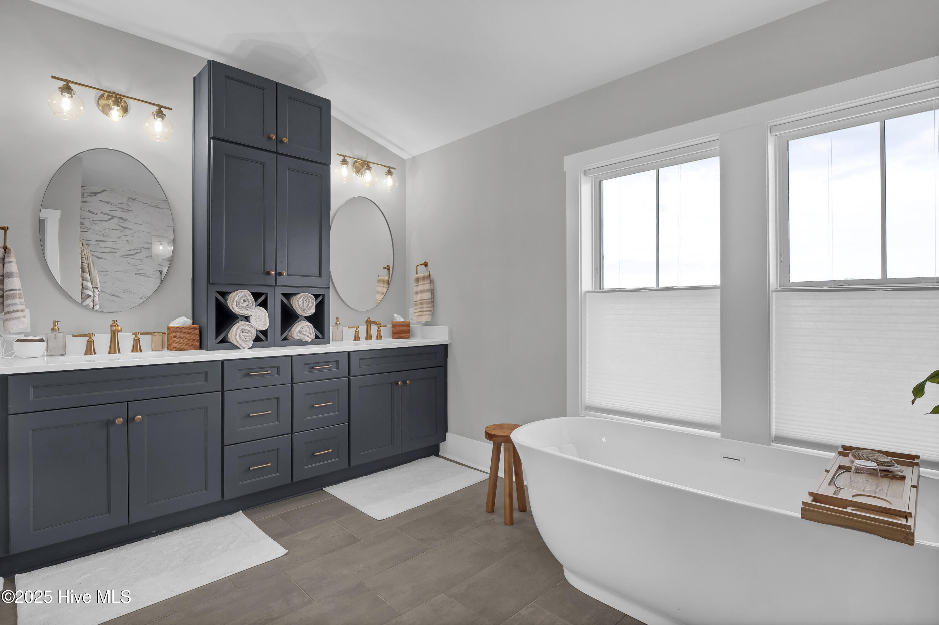 100534317 | Photo 33