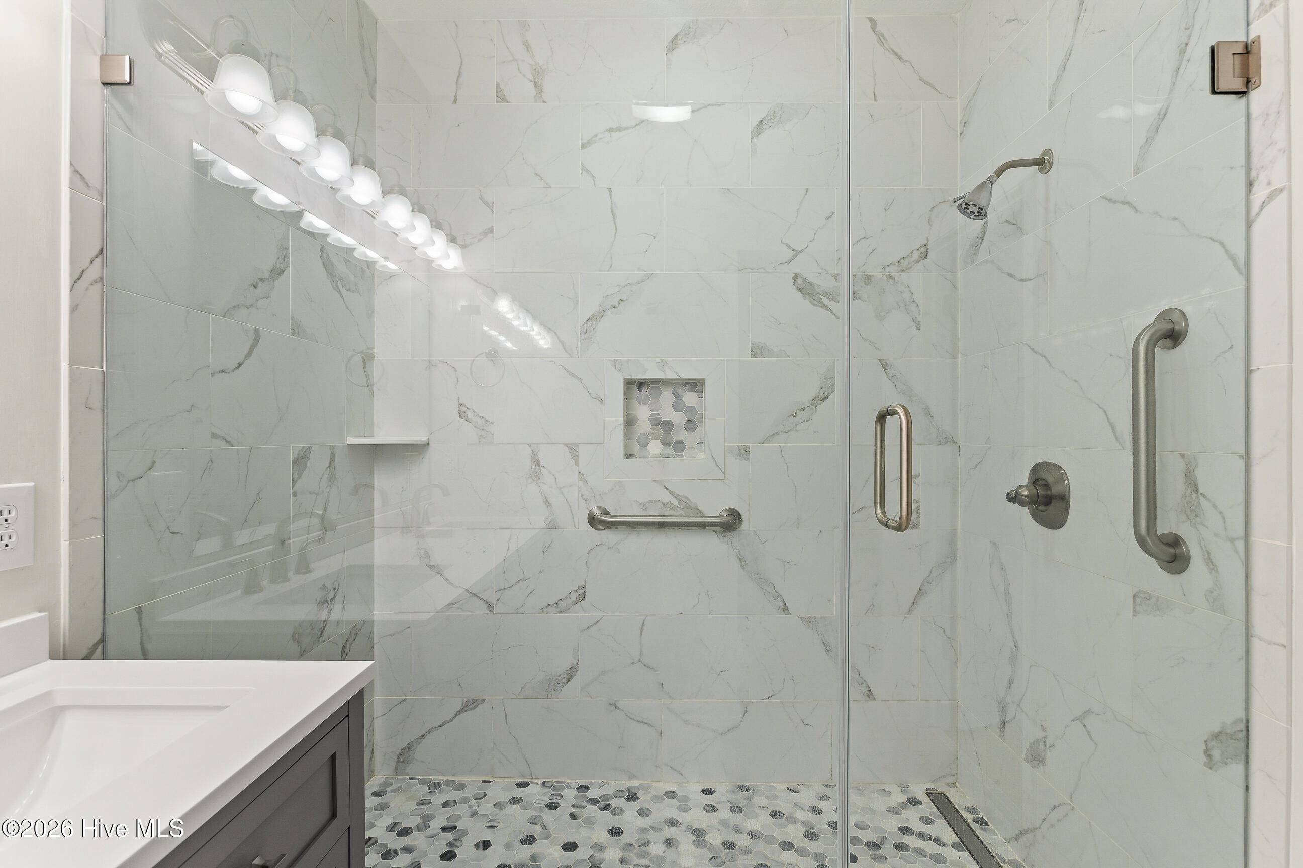 100560391 | Photo 19