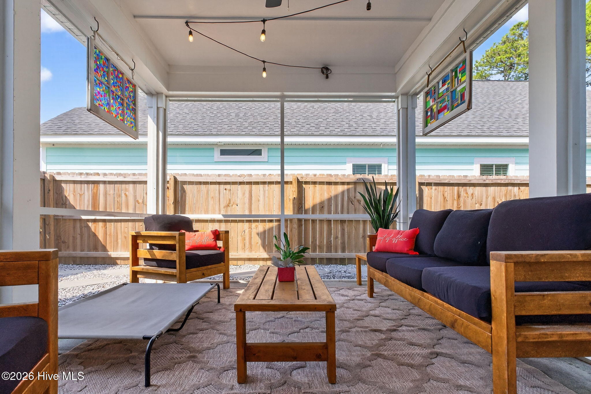 100559815 | Photo 24