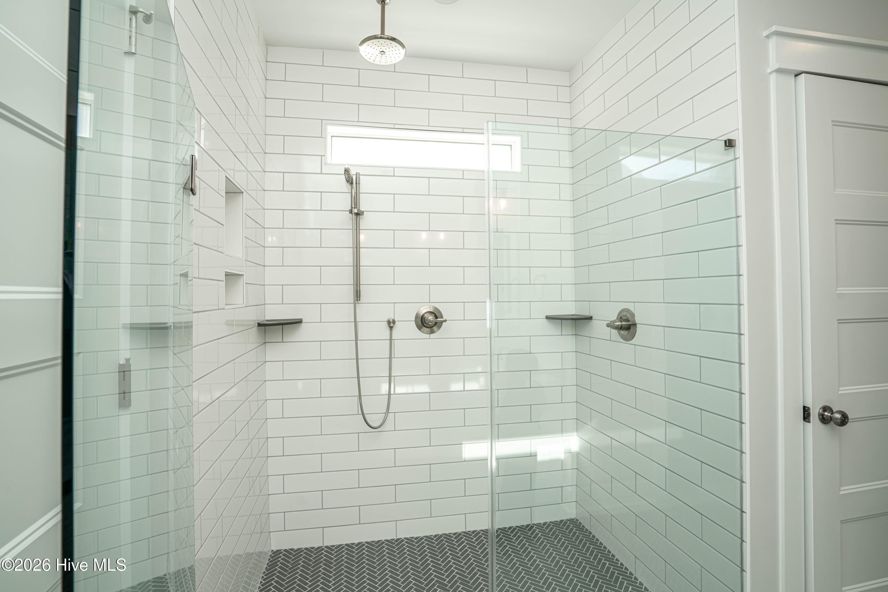 100553320 | Photo 26