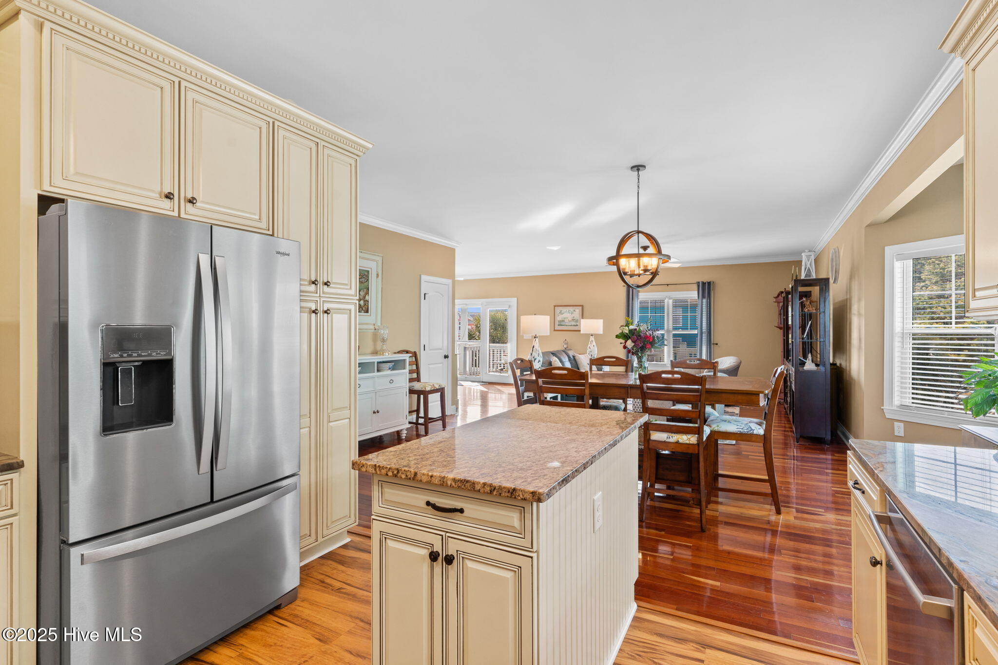 100548558 | Photo 24