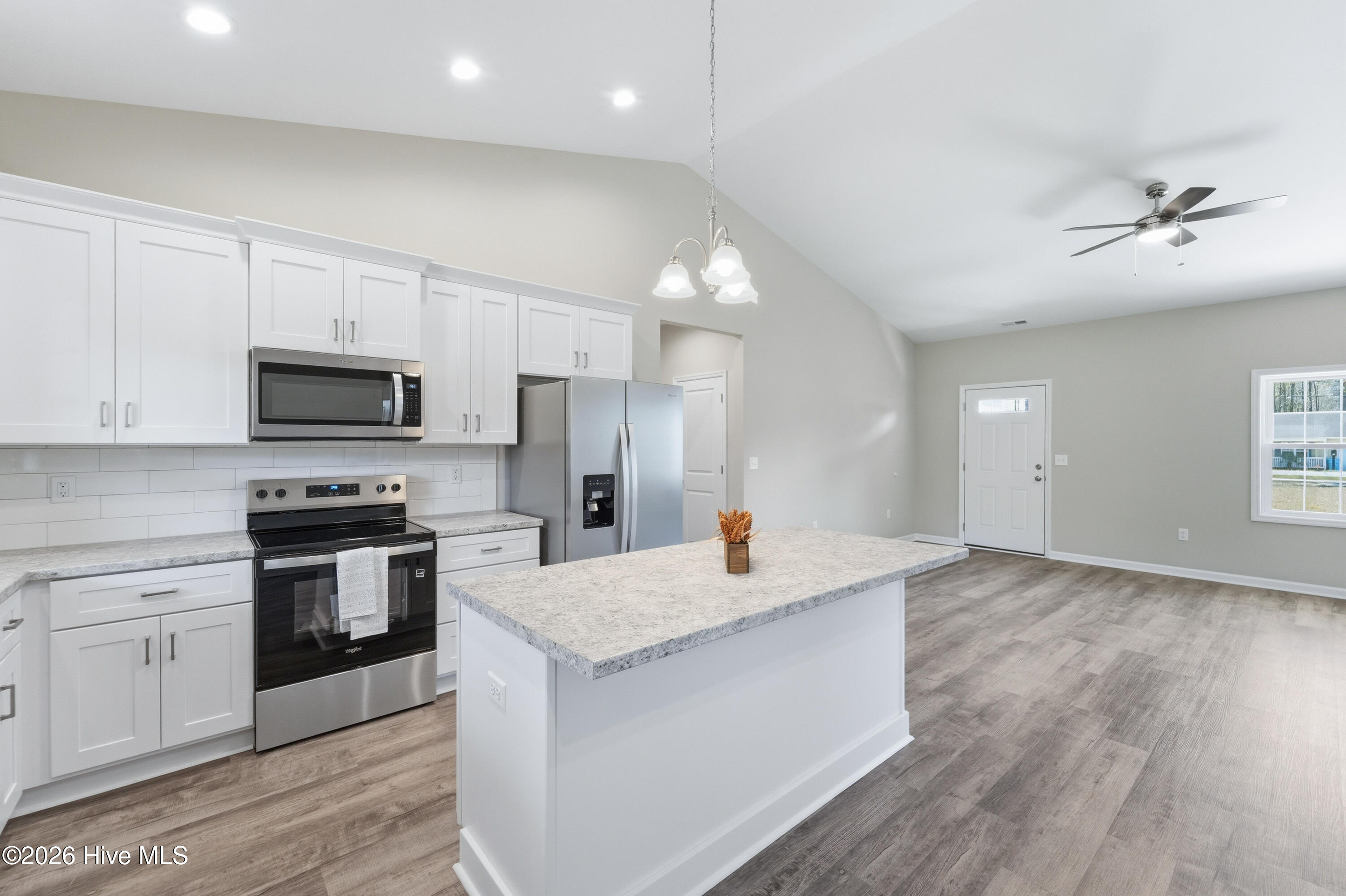 100562005 | Photo 13