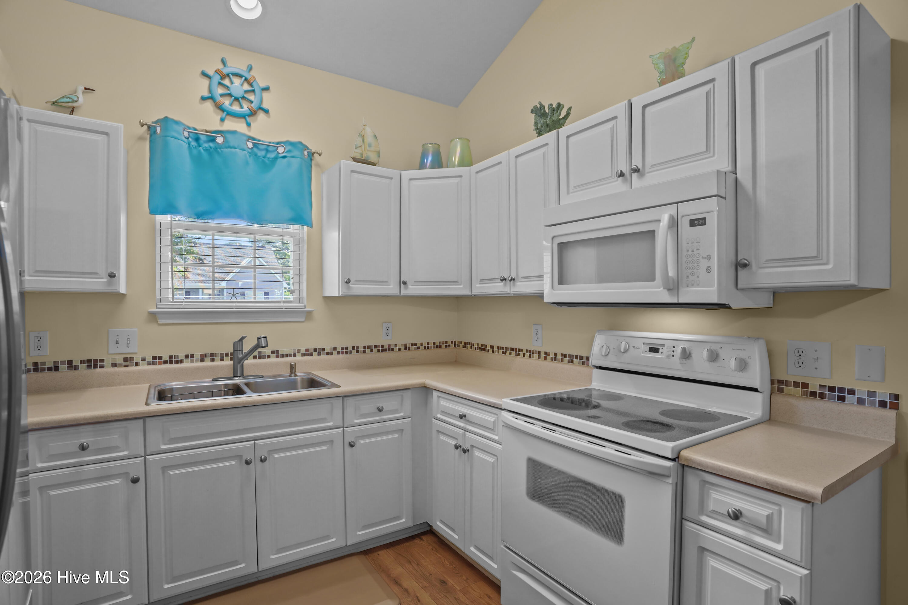 100570621 | Photo 16