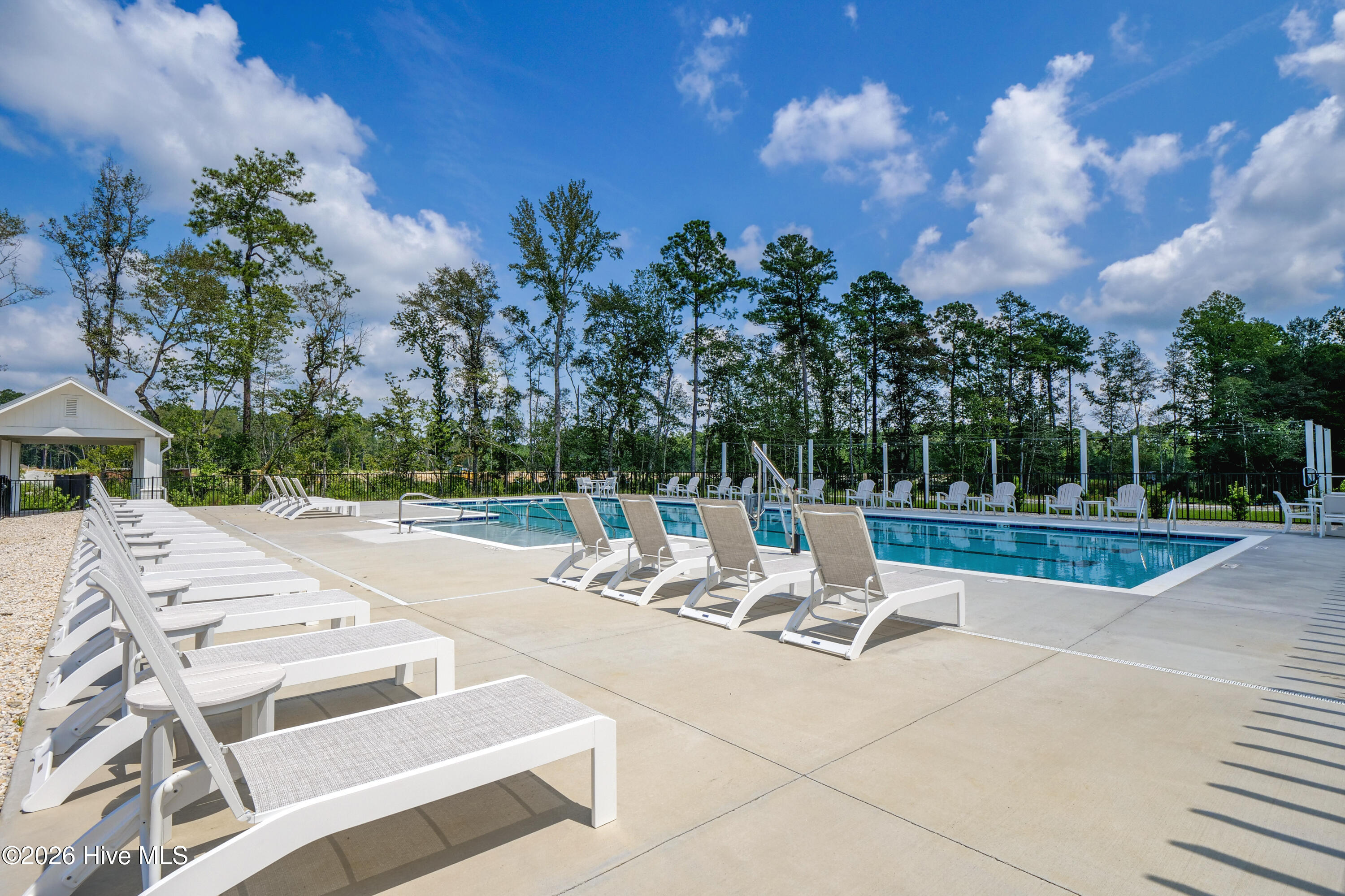 100551940 | Photo 20