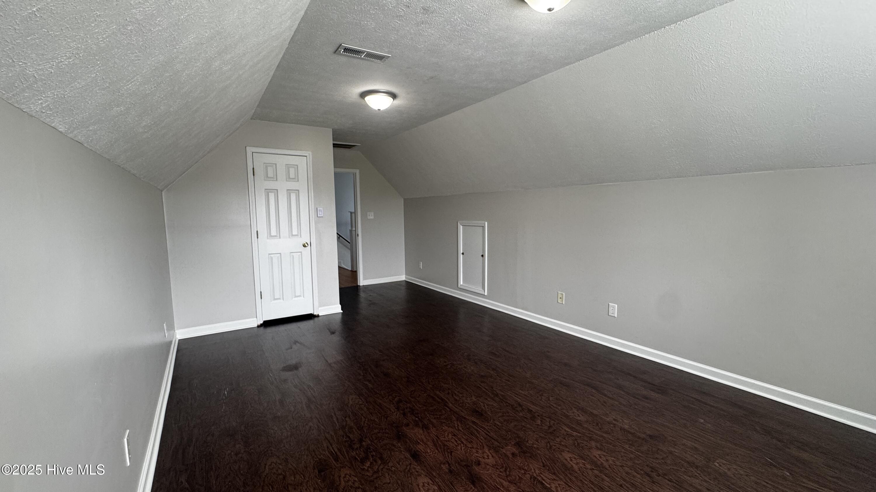 100525819 | Photo 17