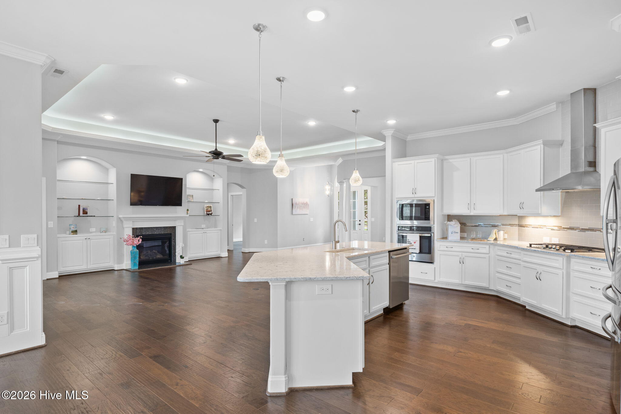 100566605 | Photo 14