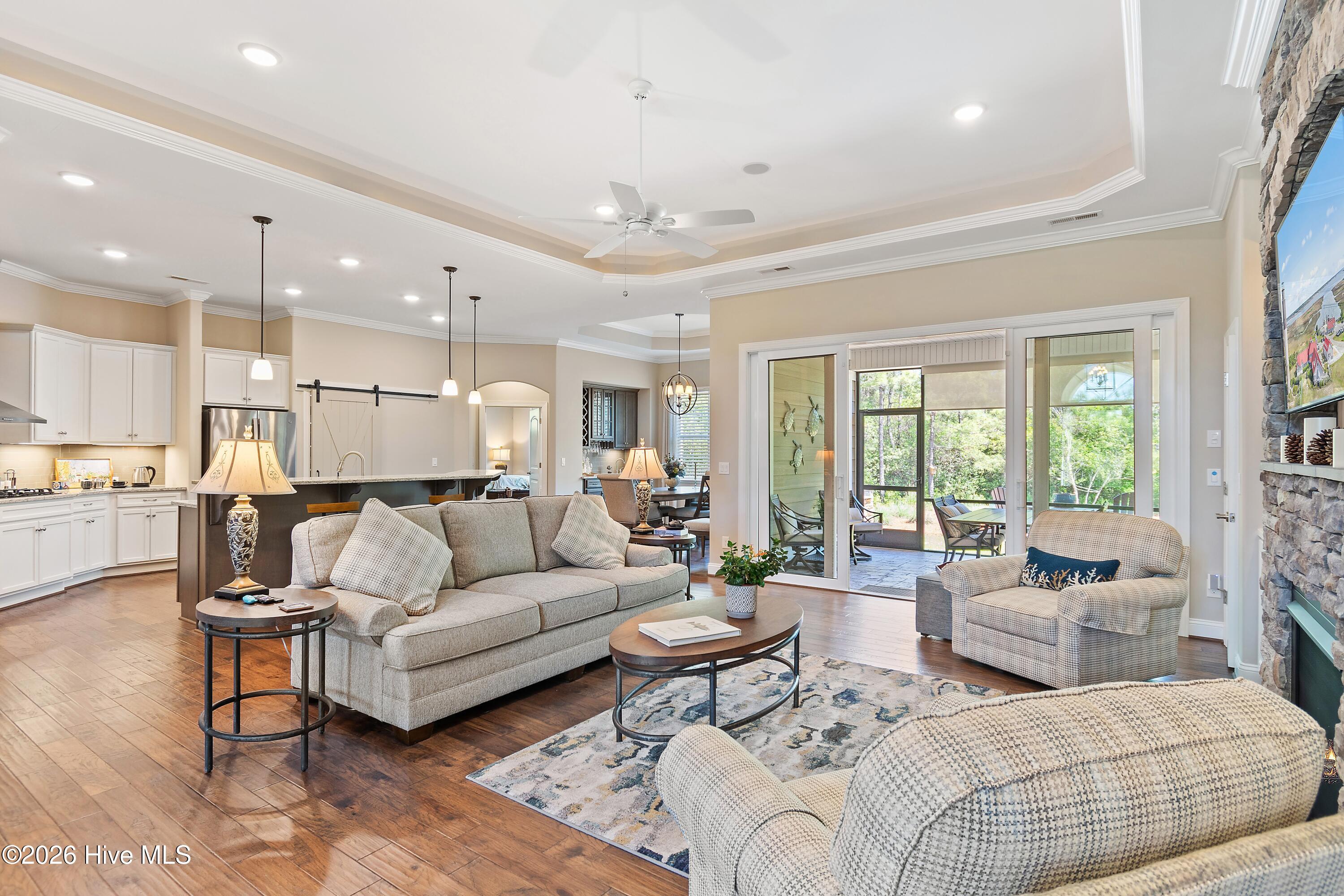 100568990 | Photo 12