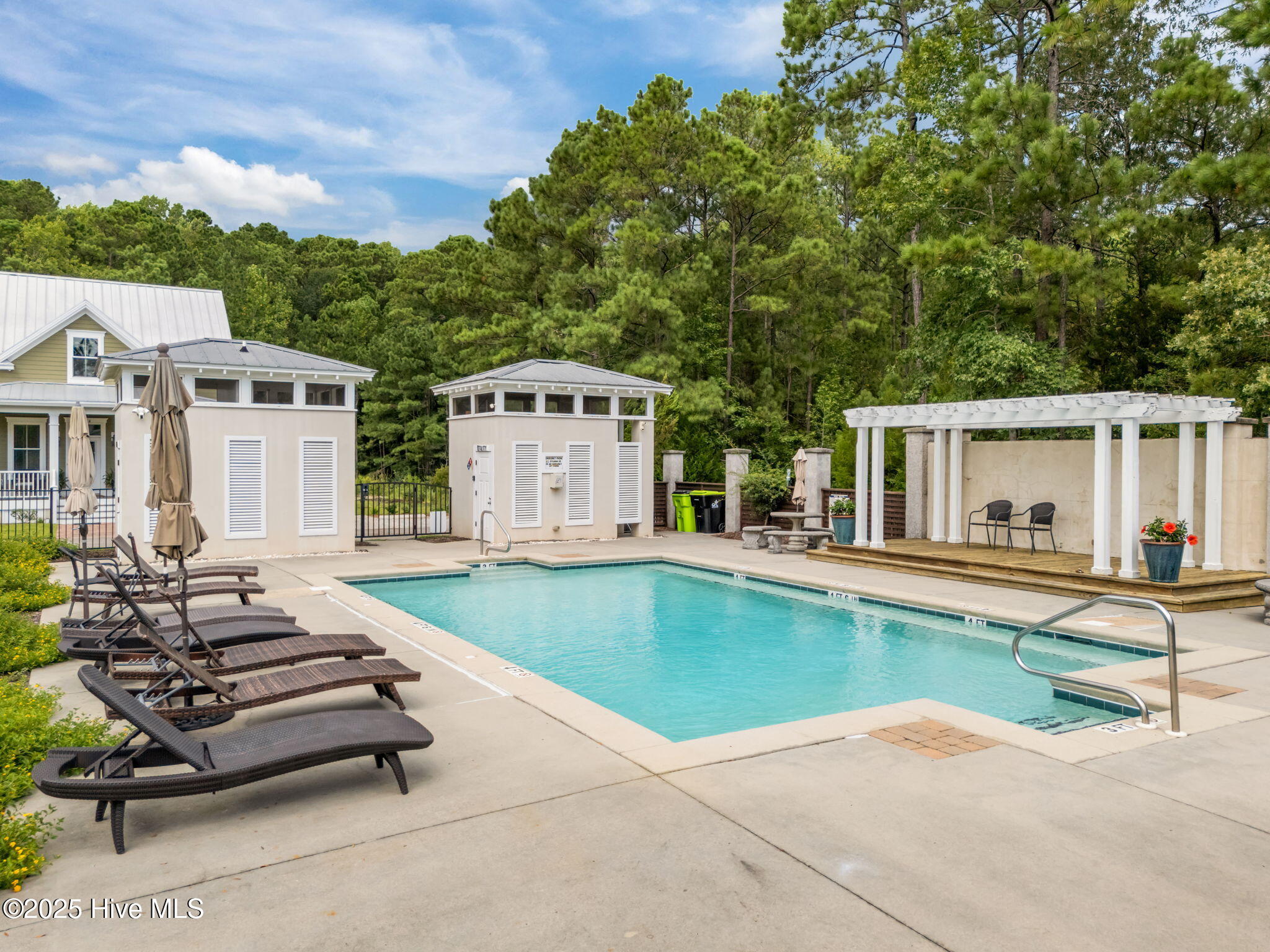 100524220 | Photo 44