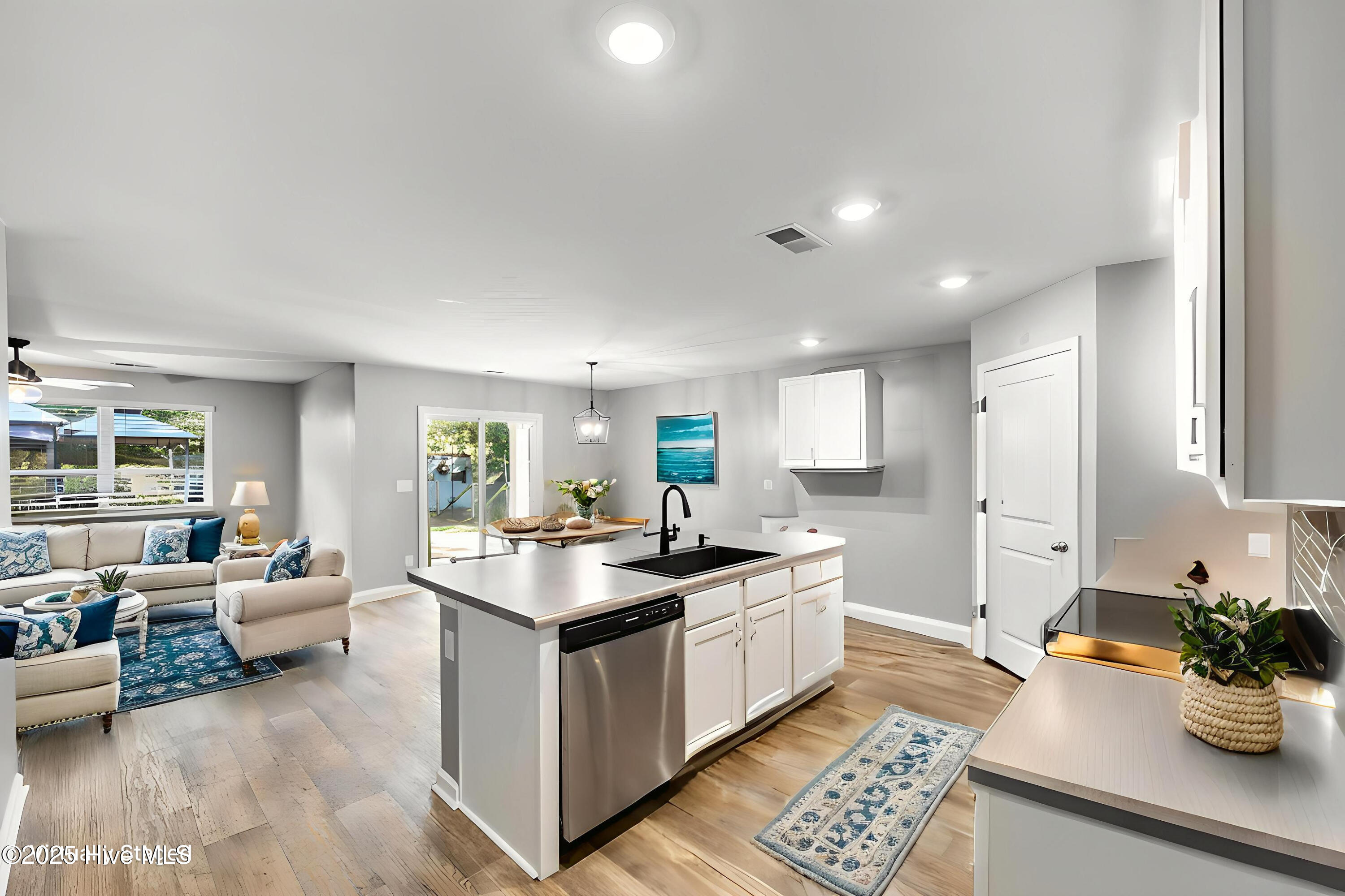 100538063 | Photo 41